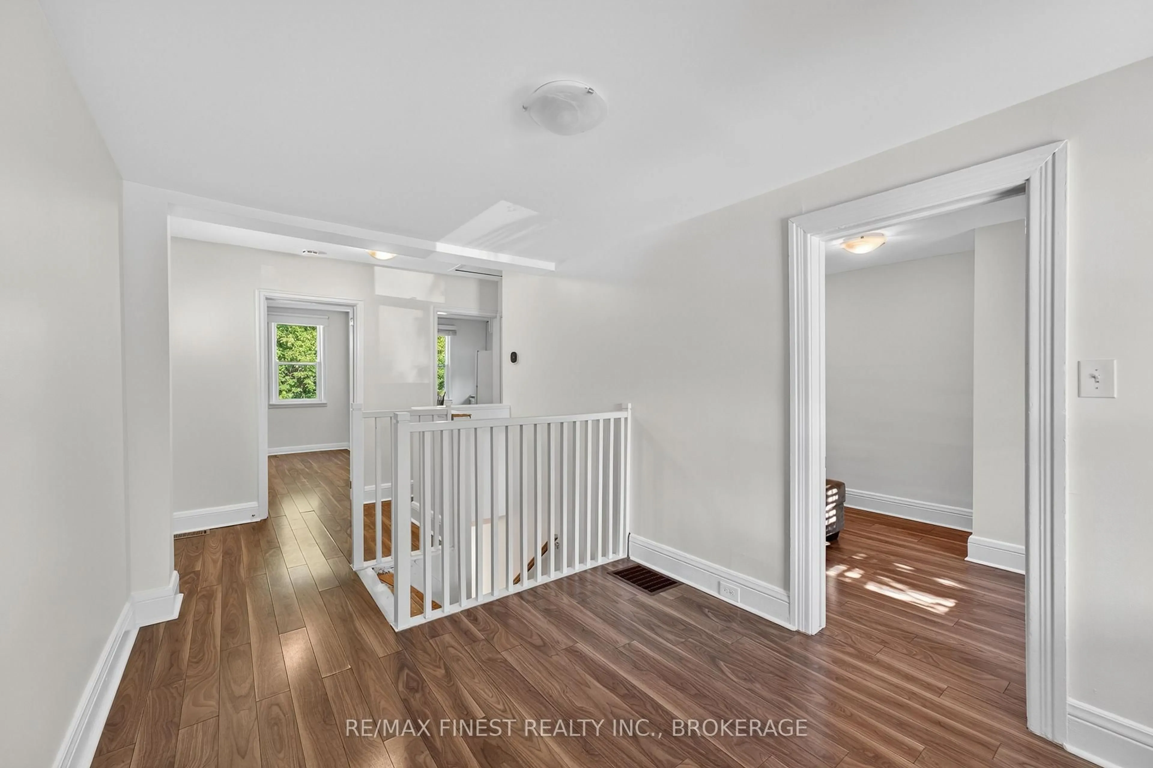Indoor entryway for 383 Nelson St, Kingston Ontario K7K 4M9