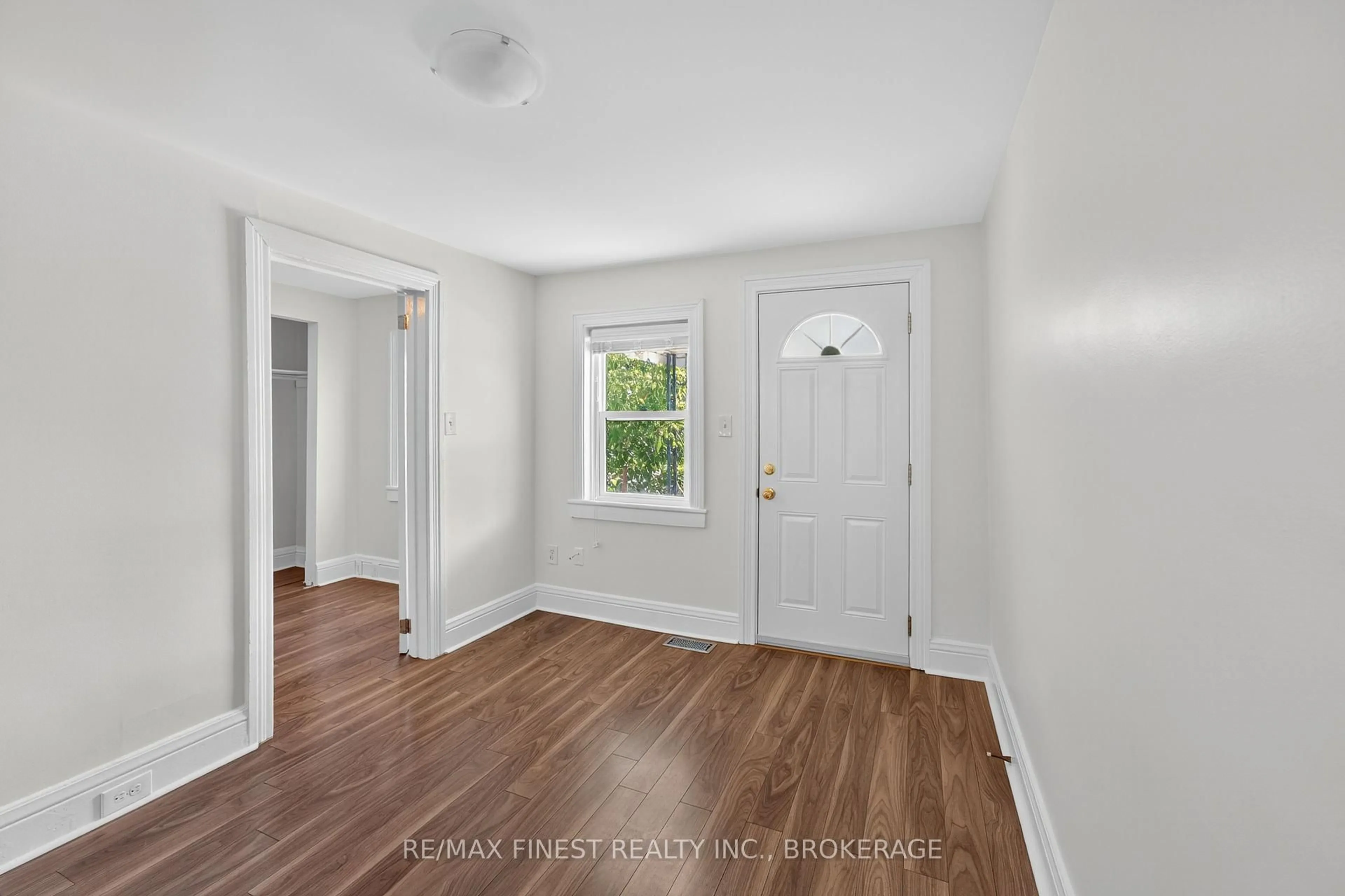 Indoor entryway for 383 Nelson St, Kingston Ontario K7K 4M9