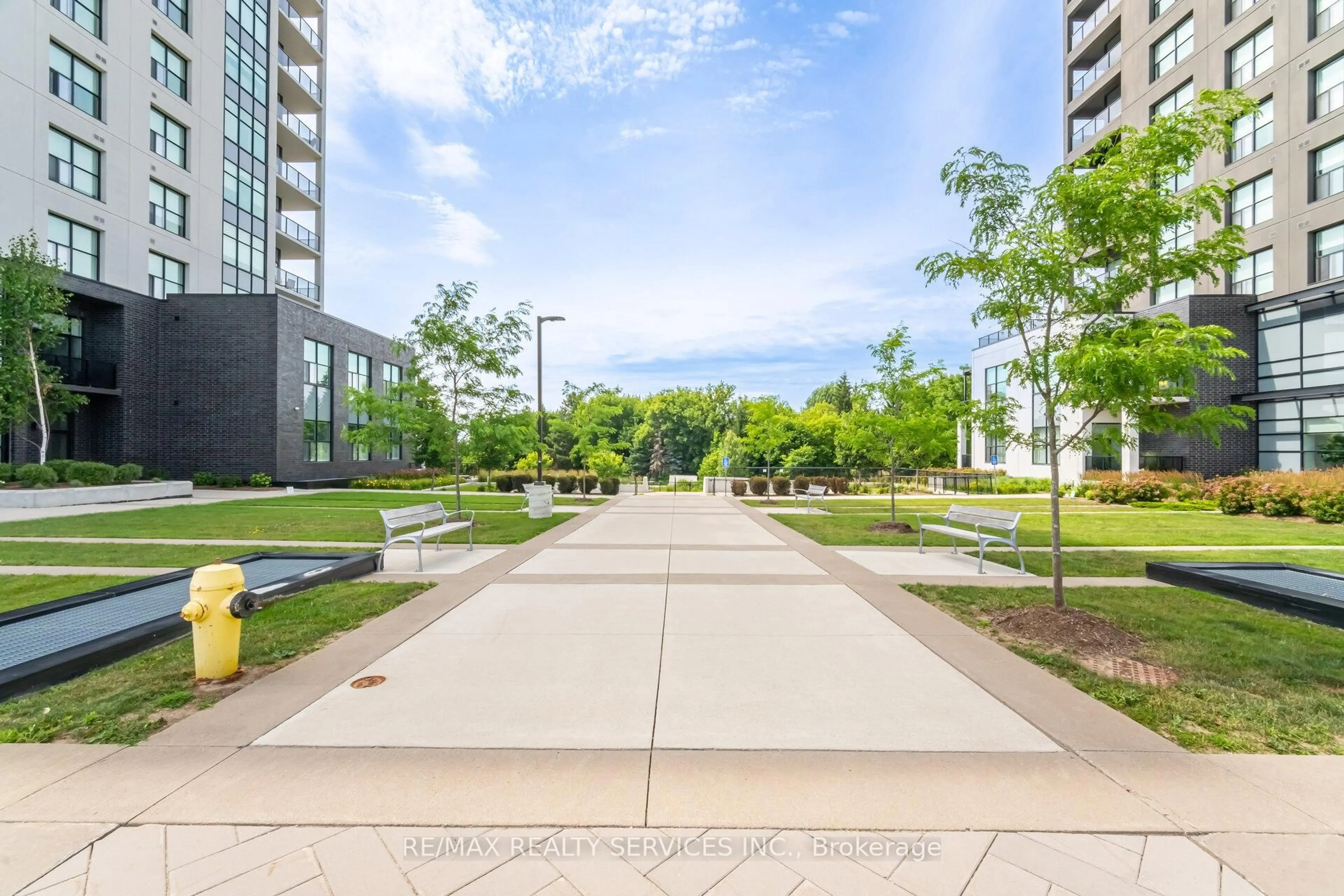 Patio, street for 1880 Gordon St #605, Guelph Ontario N1L 0P5