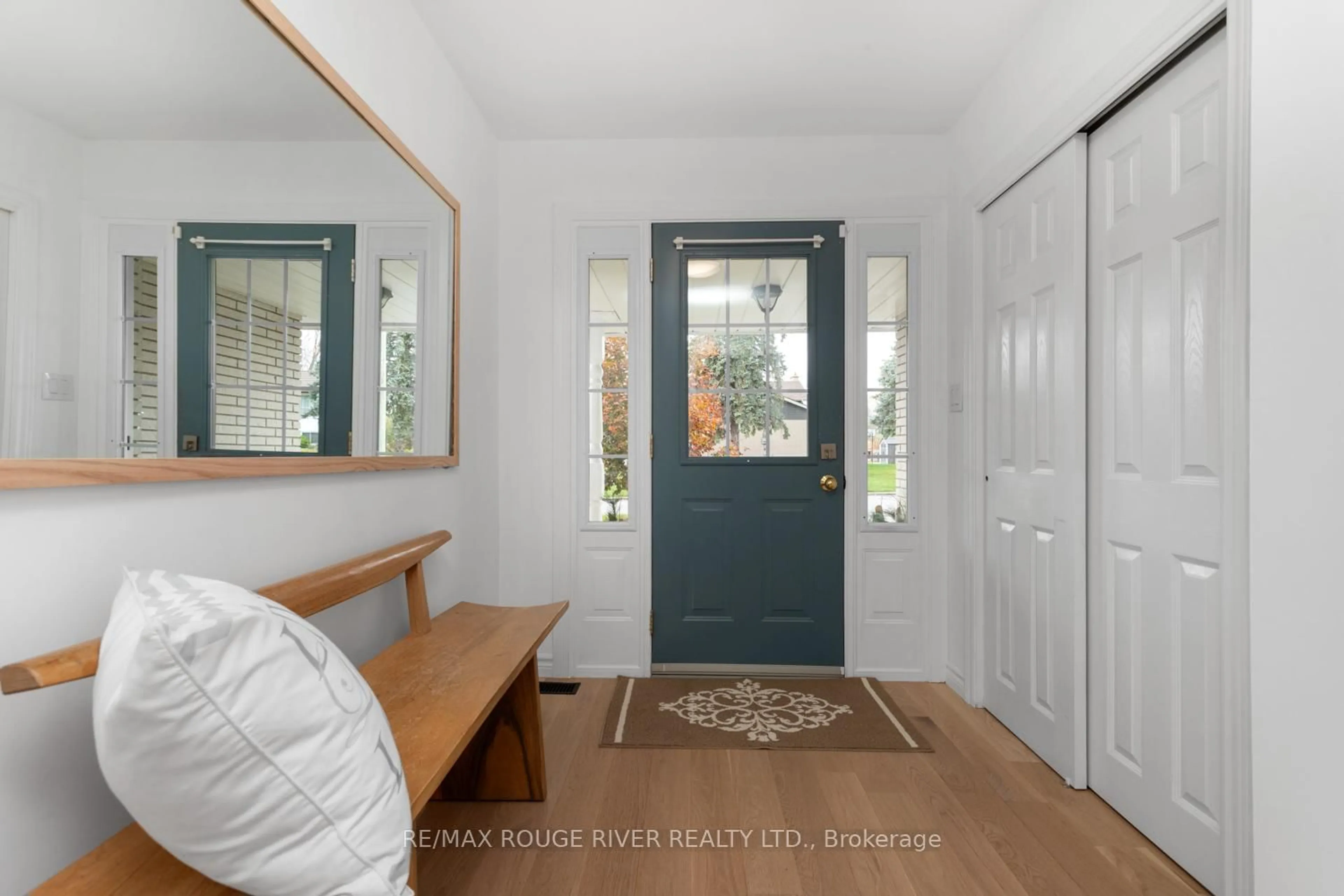 Indoor entryway for 27 Keller Dr, Belleville Ontario K8P 4B3