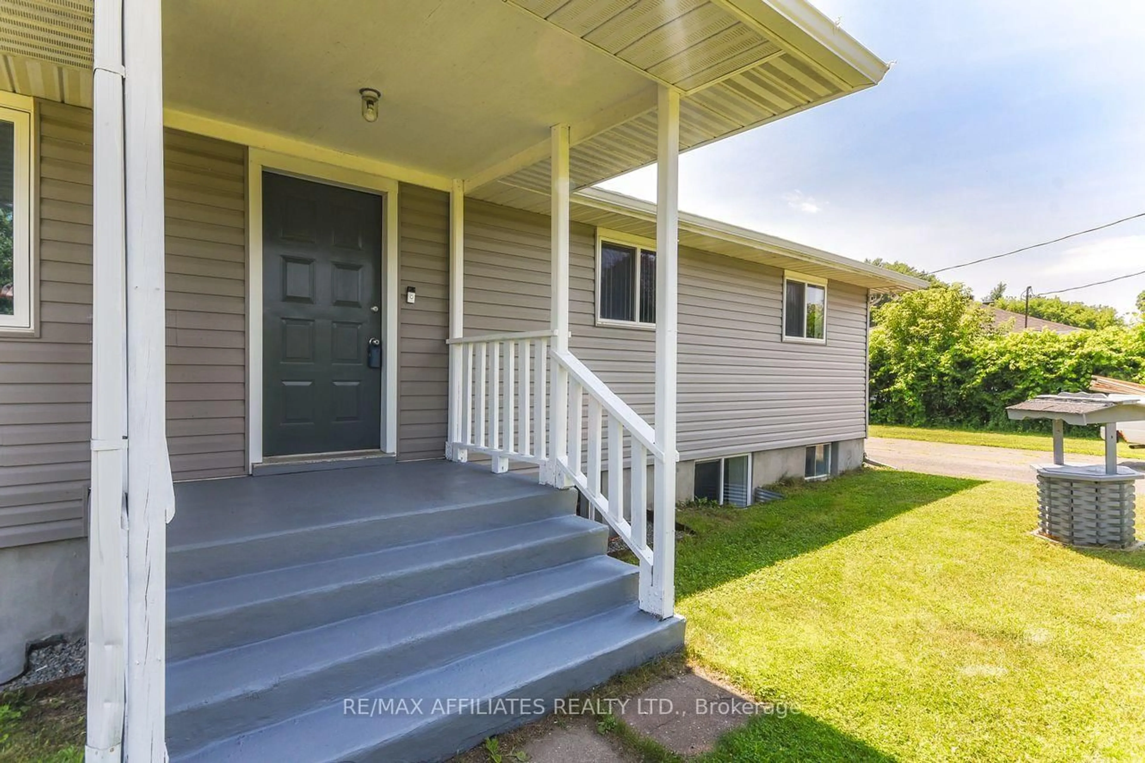 Home with vinyl exterior material, street for 7032 Mason St, Ottawa Ontario K4P 1C2