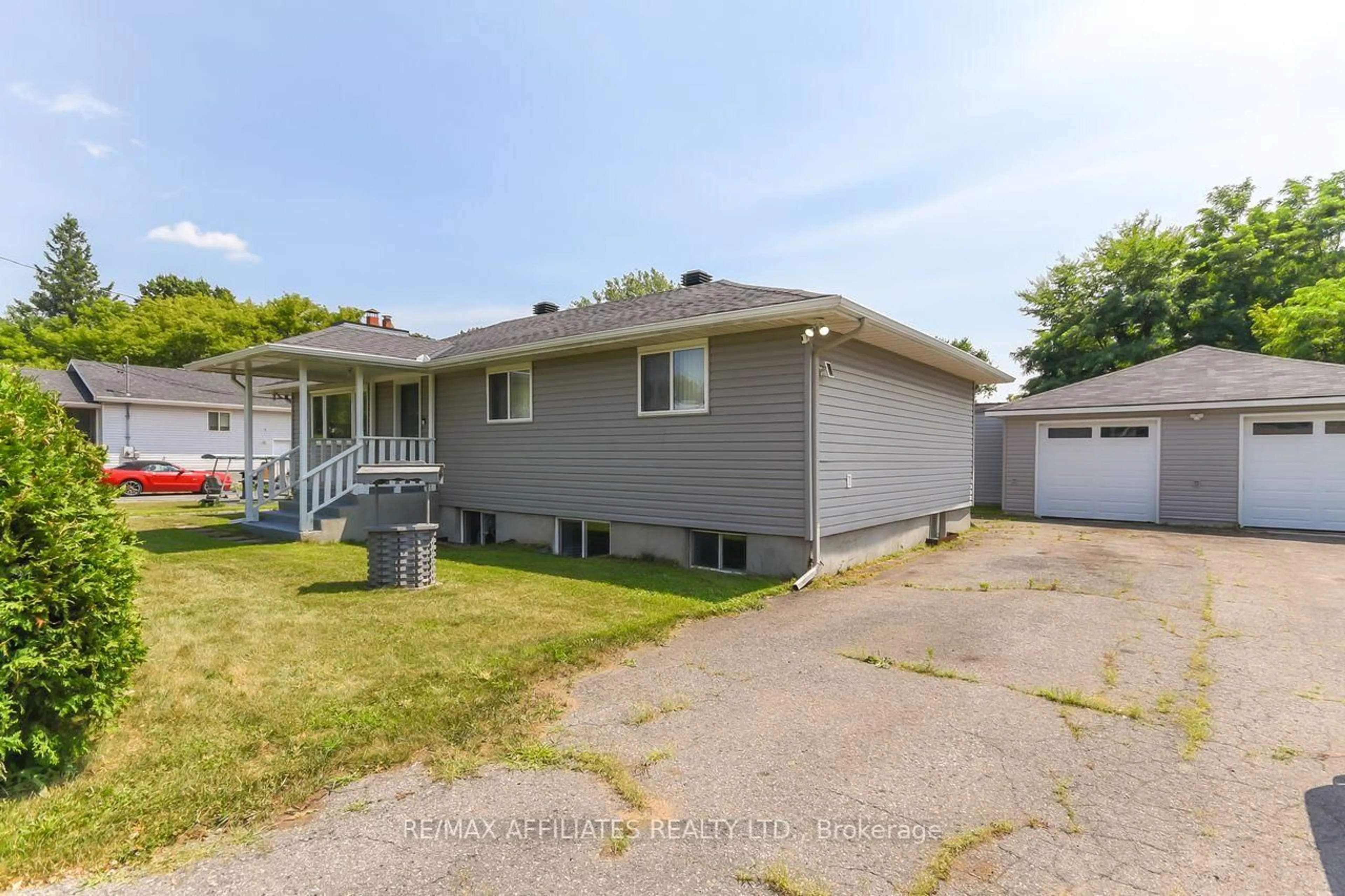 A pic from outside/outdoor area/front of a property/back of a property/a pic from drone, street for 7032 Mason St, Ottawa Ontario K4P 1C2