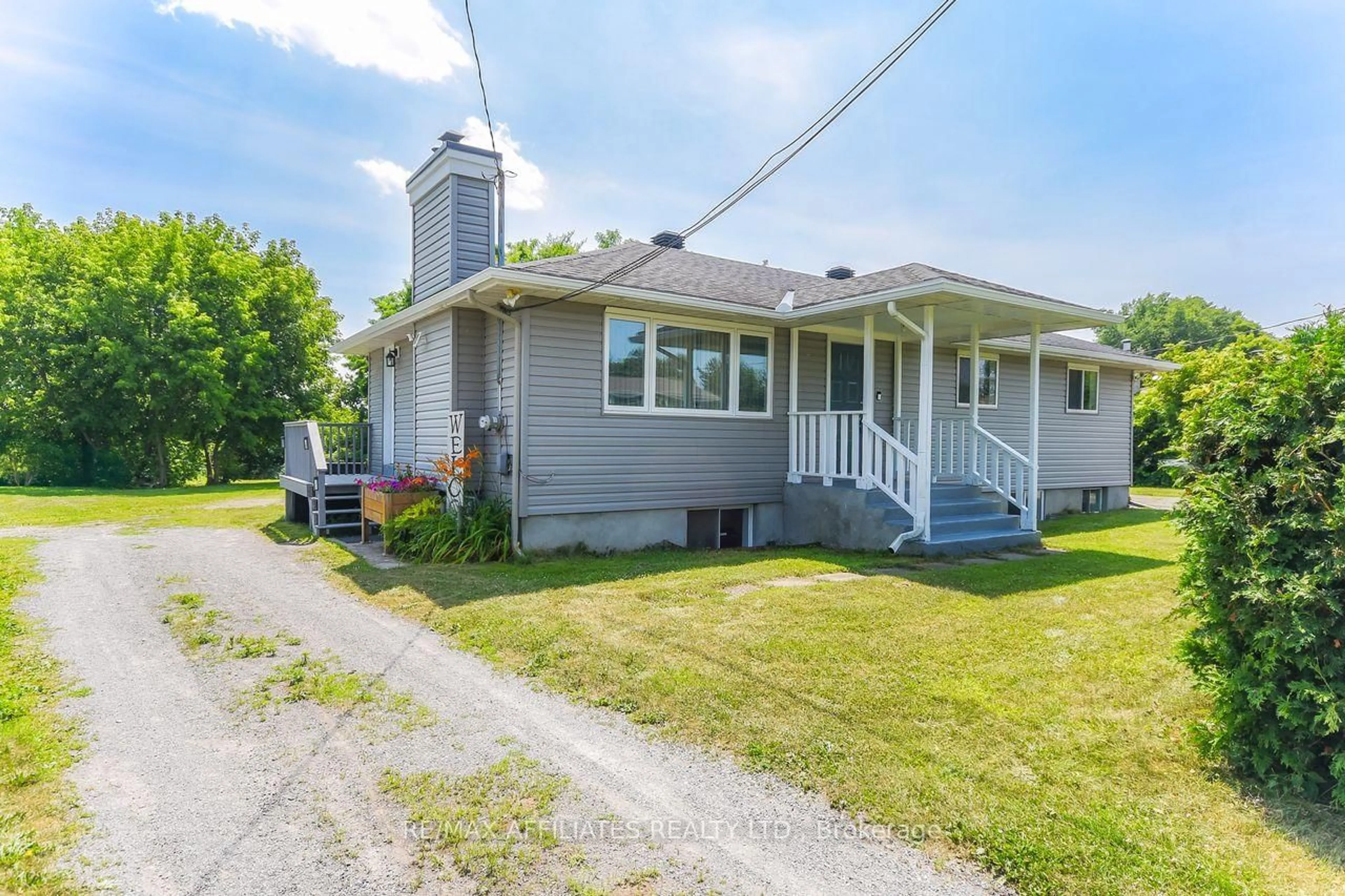 A pic from outside/outdoor area/front of a property/back of a property/a pic from drone, street for 7032 Mason St, Ottawa Ontario K4P 1C2