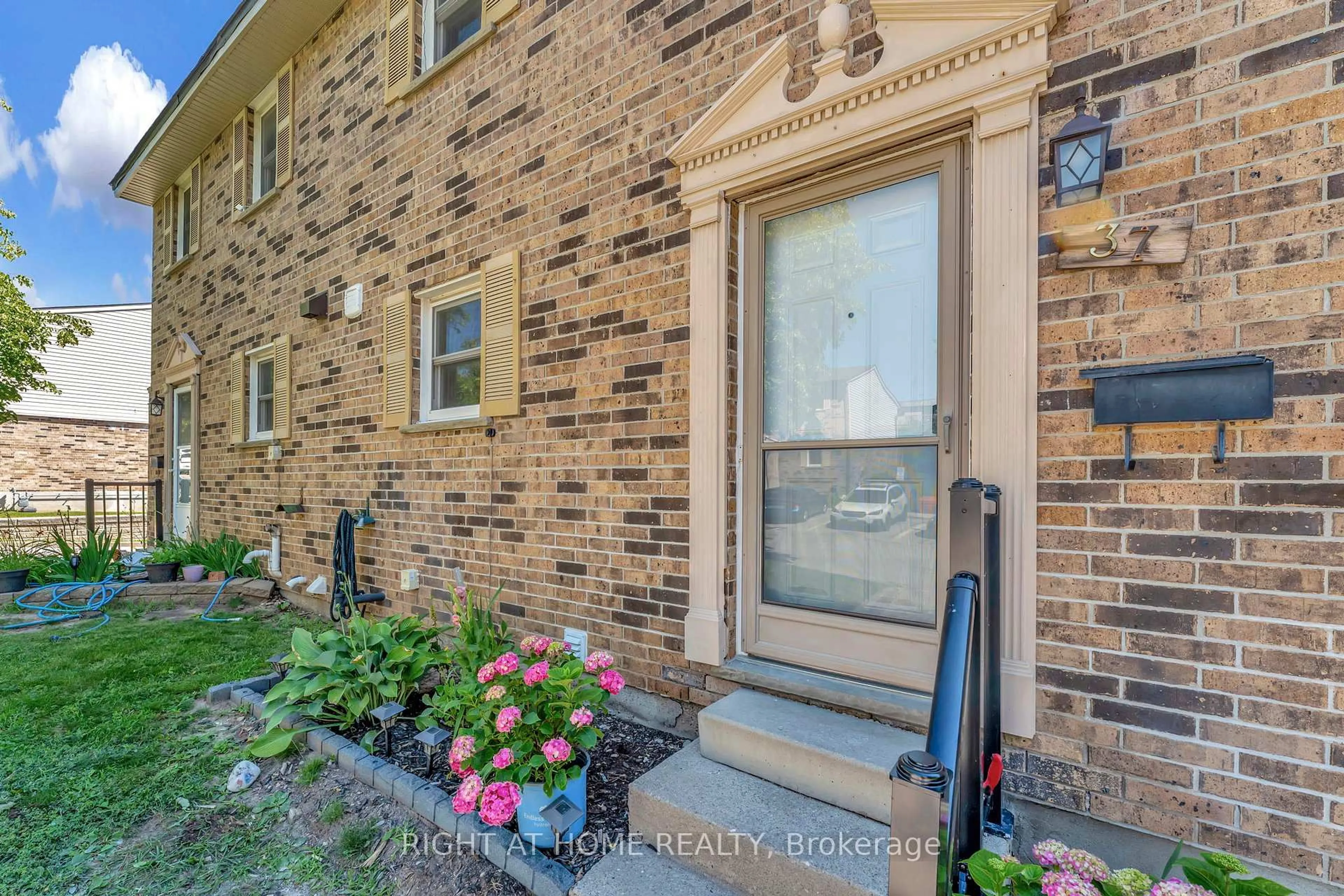 Unknown for 175 Cedar St #37, Cambridge Ontario N1S 4X9