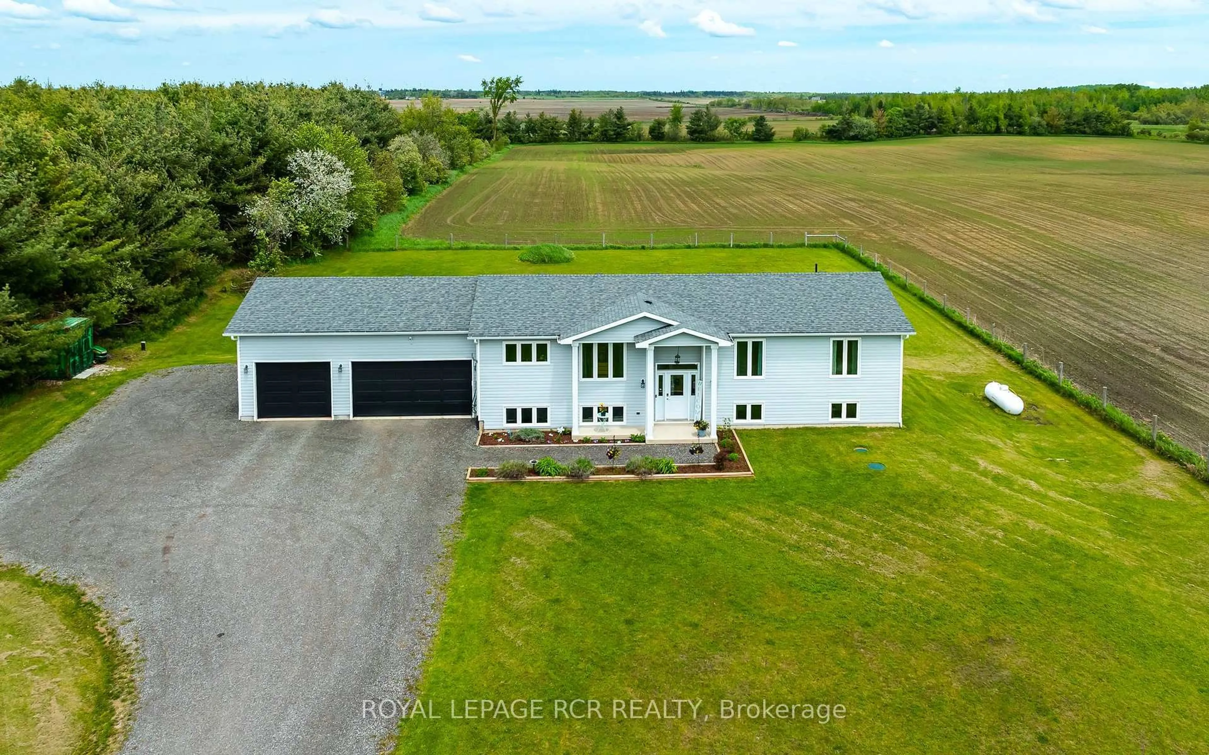 A pic from outside/outdoor area/front of a property/back of a property/a pic from drone, building for 384345 Sideroad 20, Amaranth Ontario L9W 3Z2