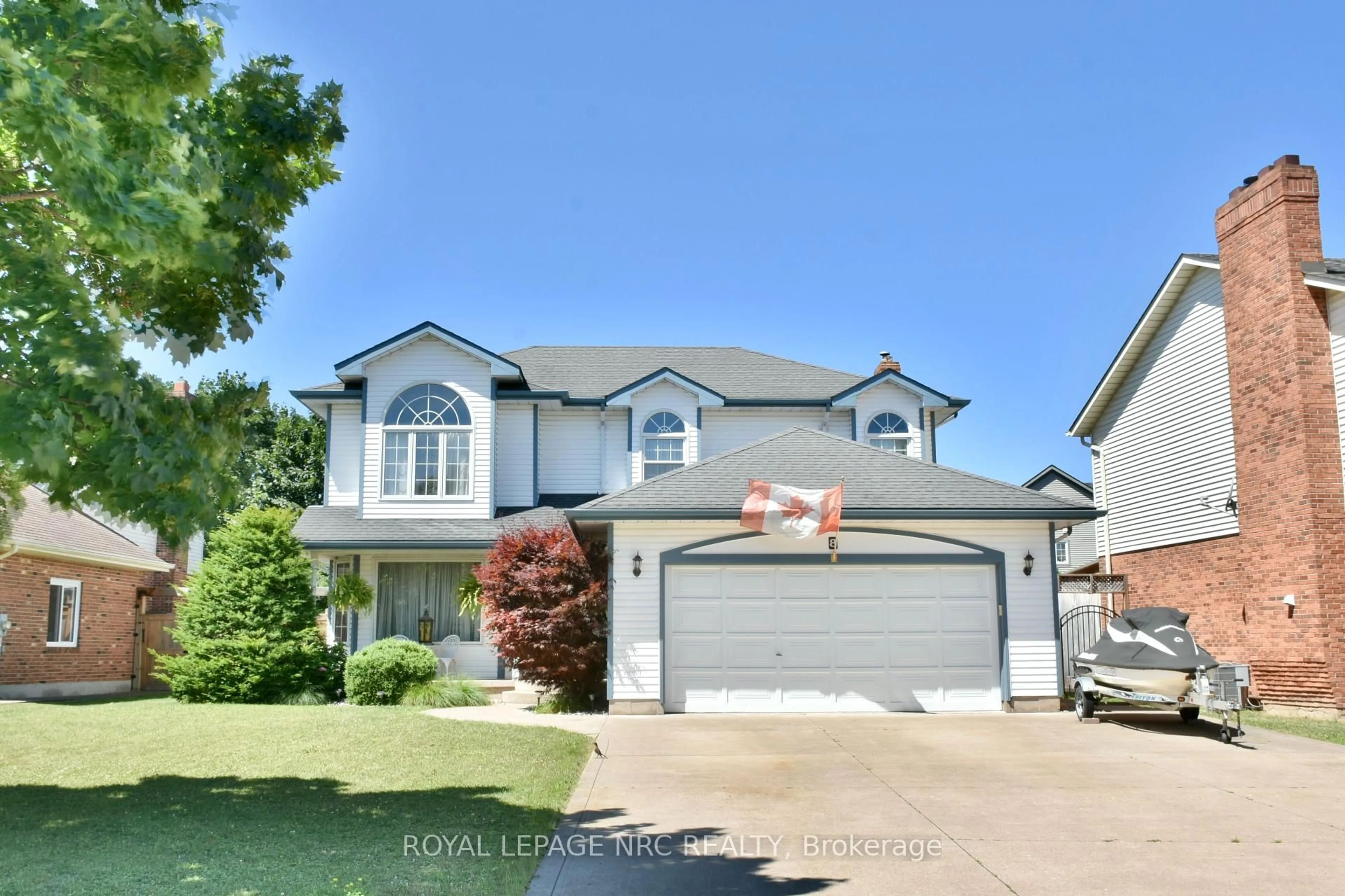 Home with vinyl exterior material, street for 8 Hearth Crt, Niagara-on-the-Lake Ontario L0S 1J0