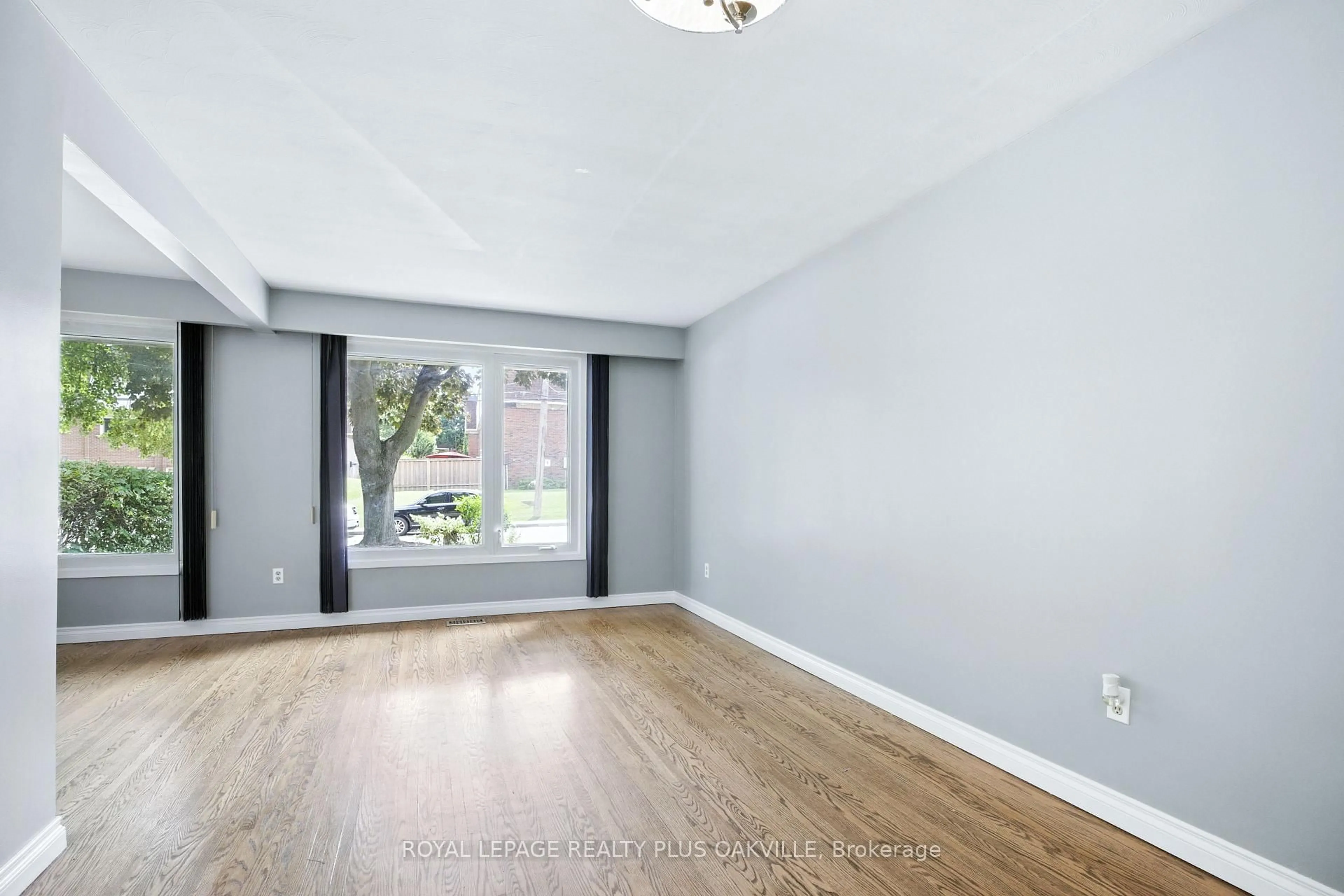 A pic of a room for 158 Bonaventure Dr, Hamilton Ontario L9C 4P9