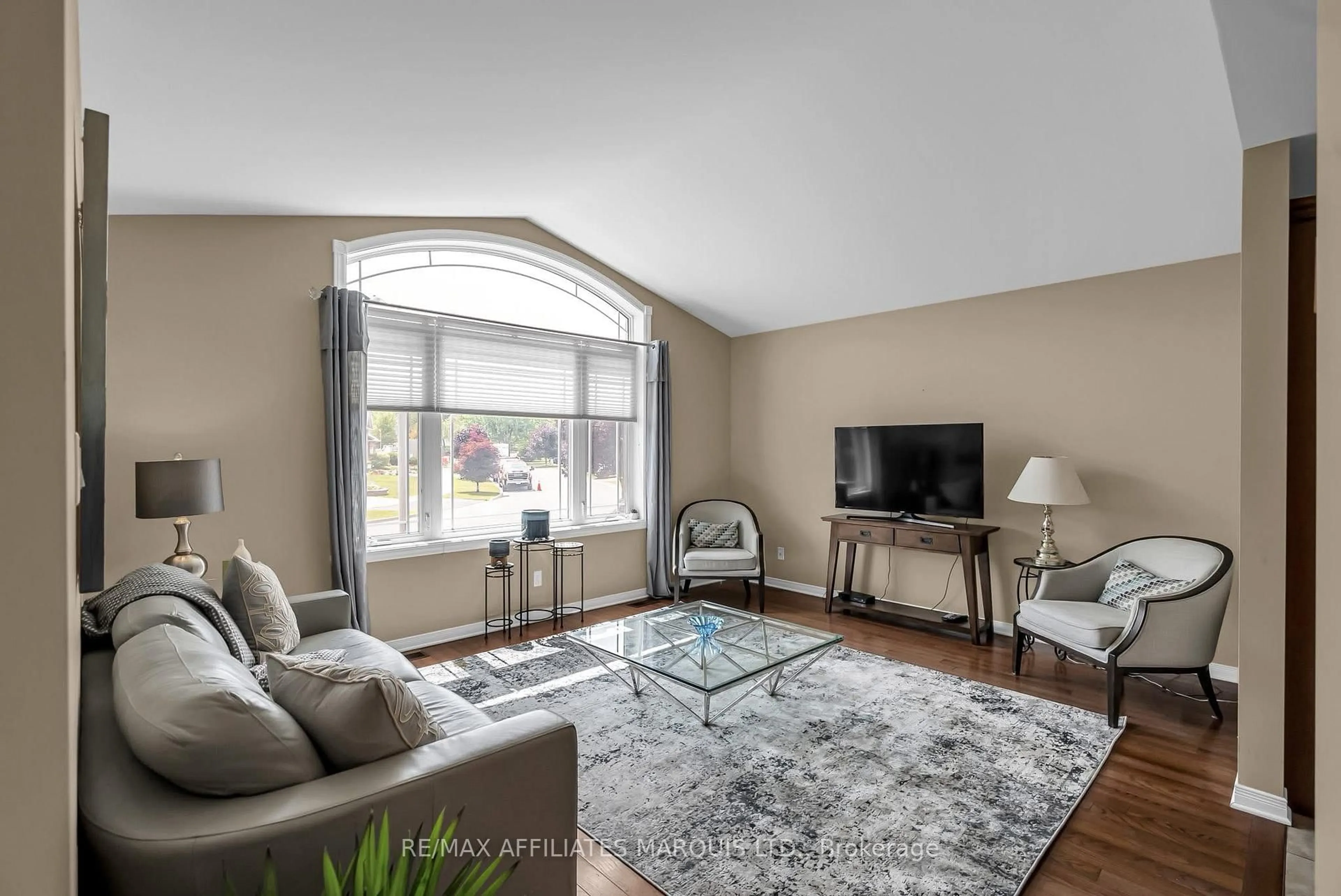 Living room with furniture, unknown for 1282 Daprat Ave, Cornwall Ontario K6H 6N9