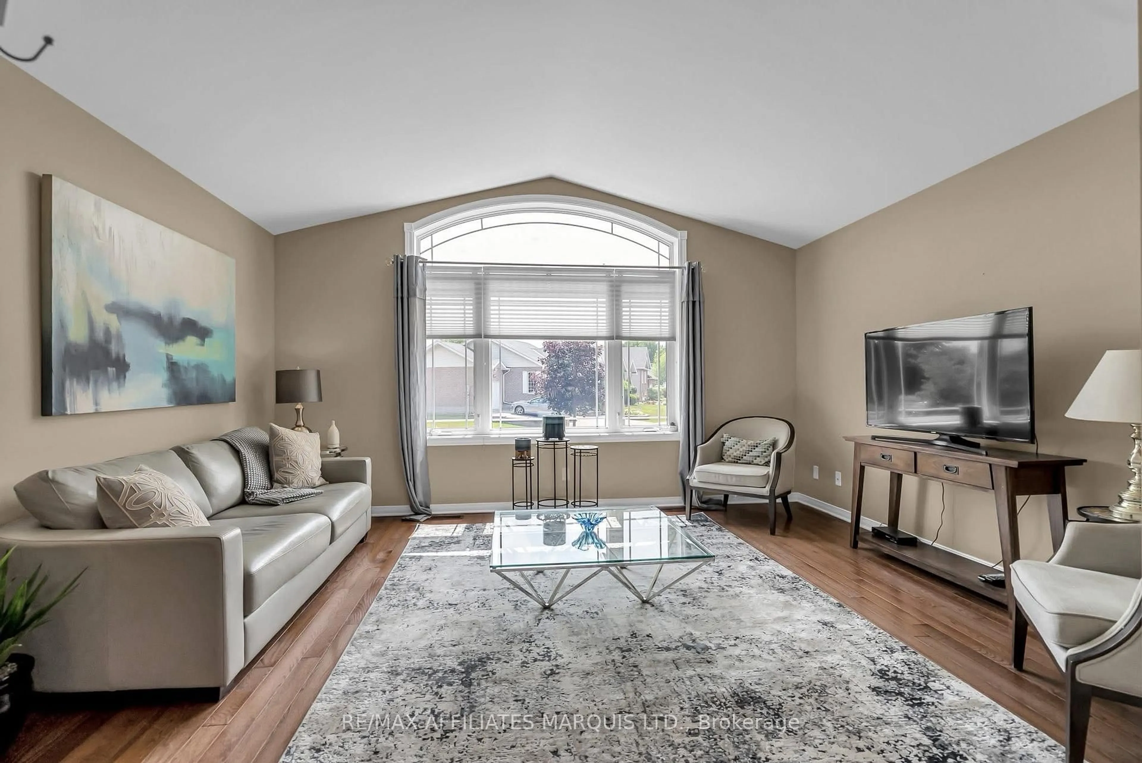 Living room with furniture, unknown for 1282 Daprat Ave, Cornwall Ontario K6H 6N9