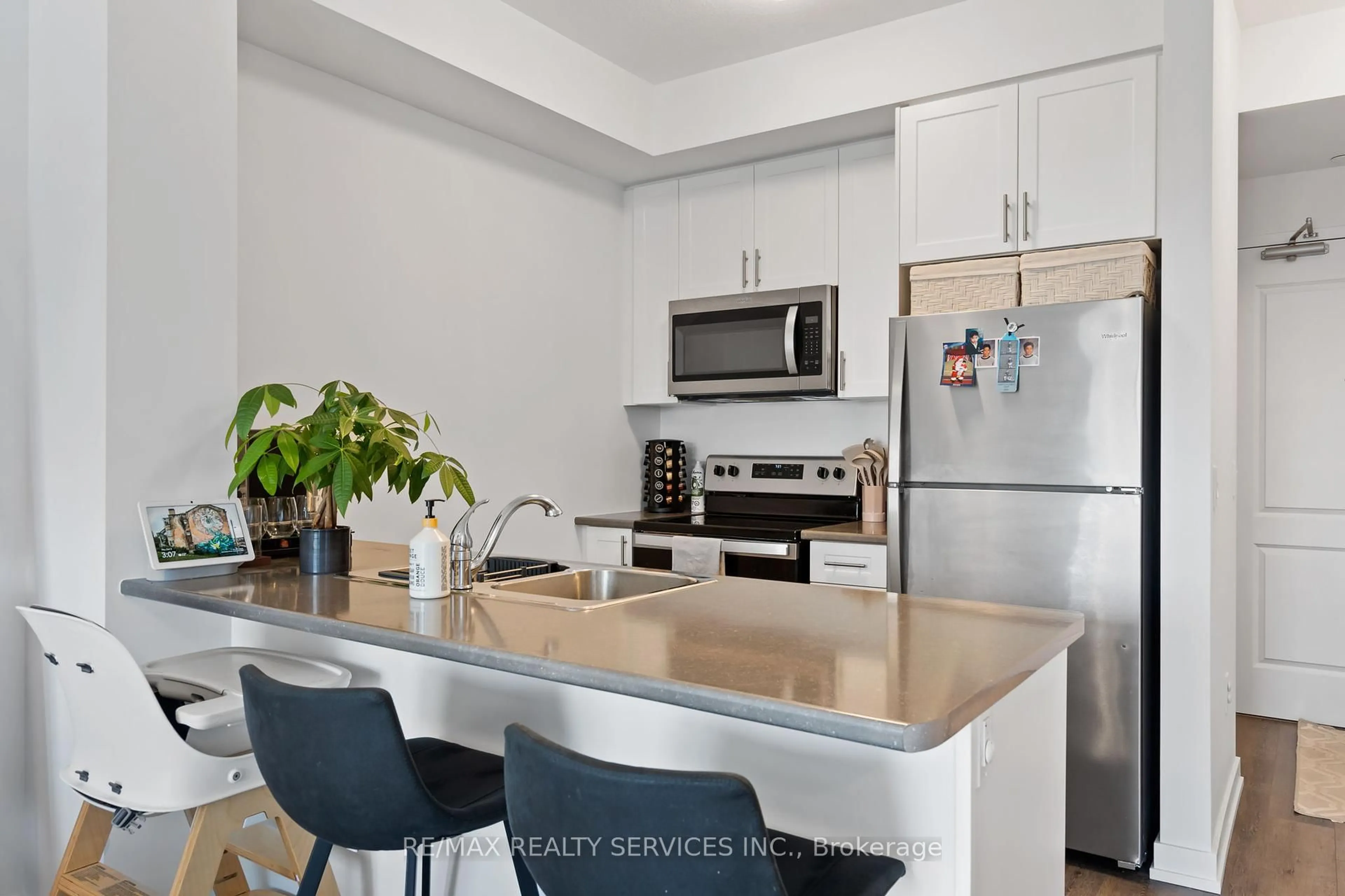 Standard kitchen, unknown for 5055 Greenlane Rd #222, Lincoln Ontario L0R 1B3