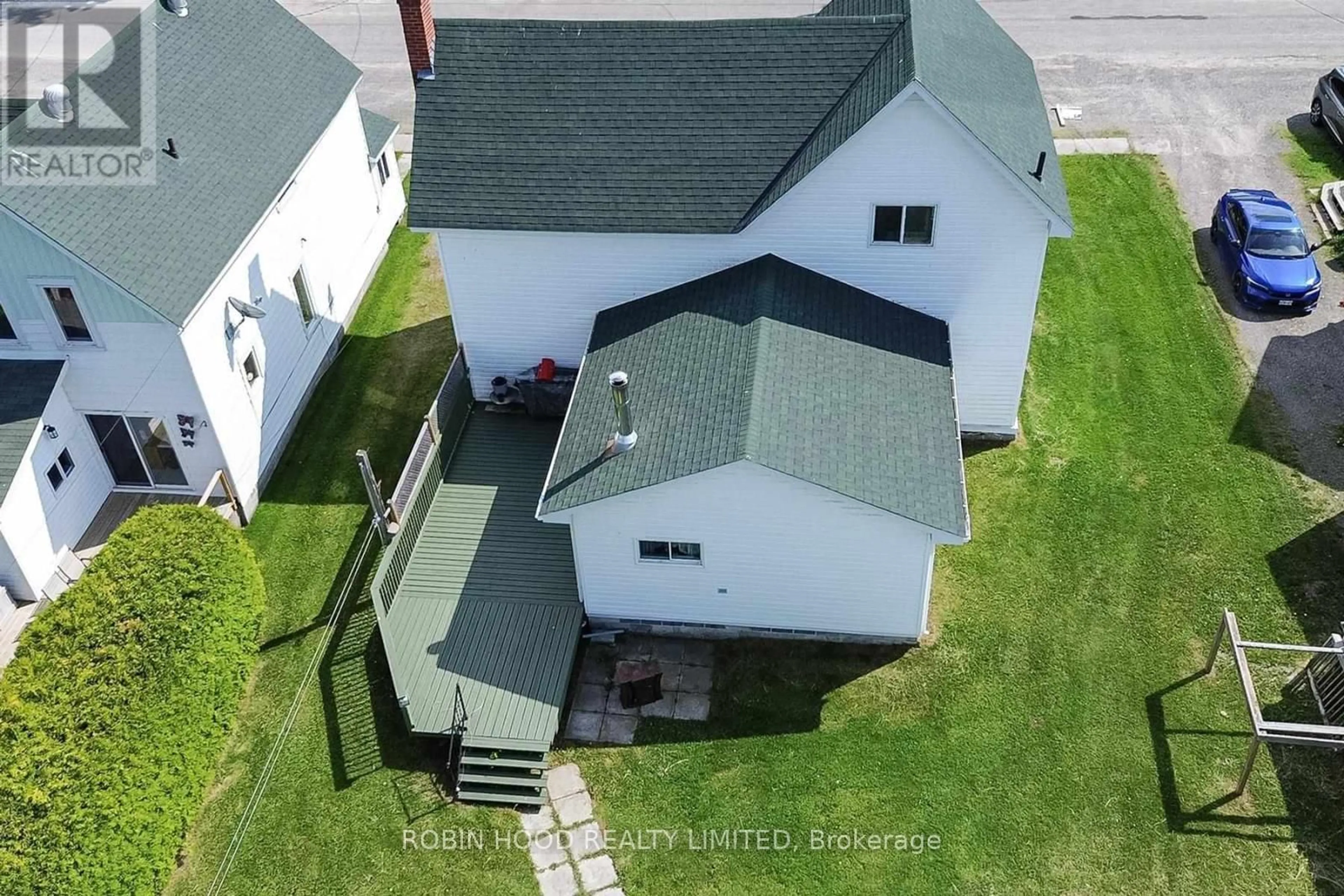 A pic from outside/outdoor area/front of a property/back of a property/a pic from drone, building for 18 Lorne St #-, Thessalon Ontario P0R 1L0