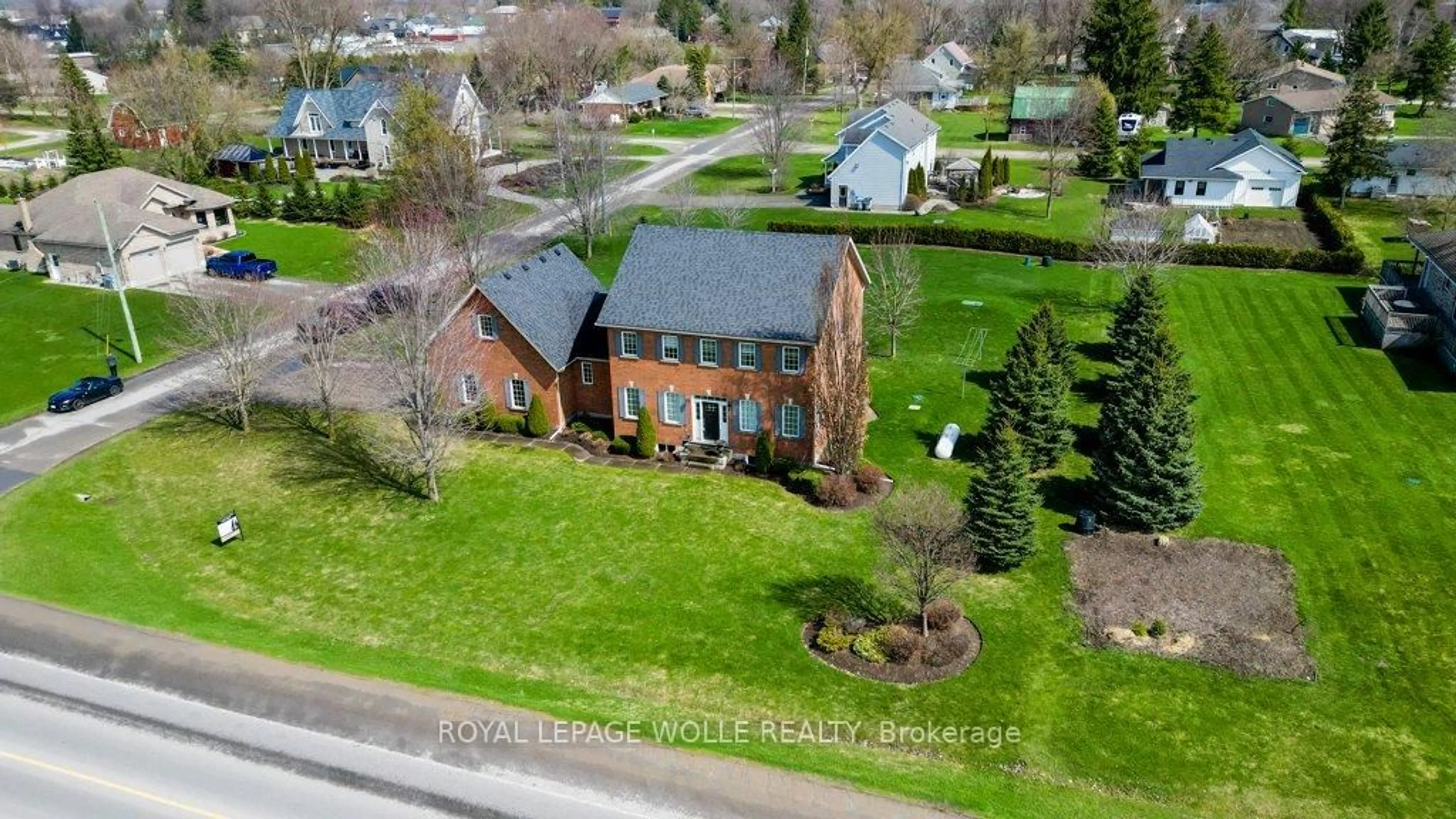 A pic from outside/outdoor area/front of a property/back of a property/a pic from drone, street for 4095 Princess St, Perth East Ontario N0K 1L0