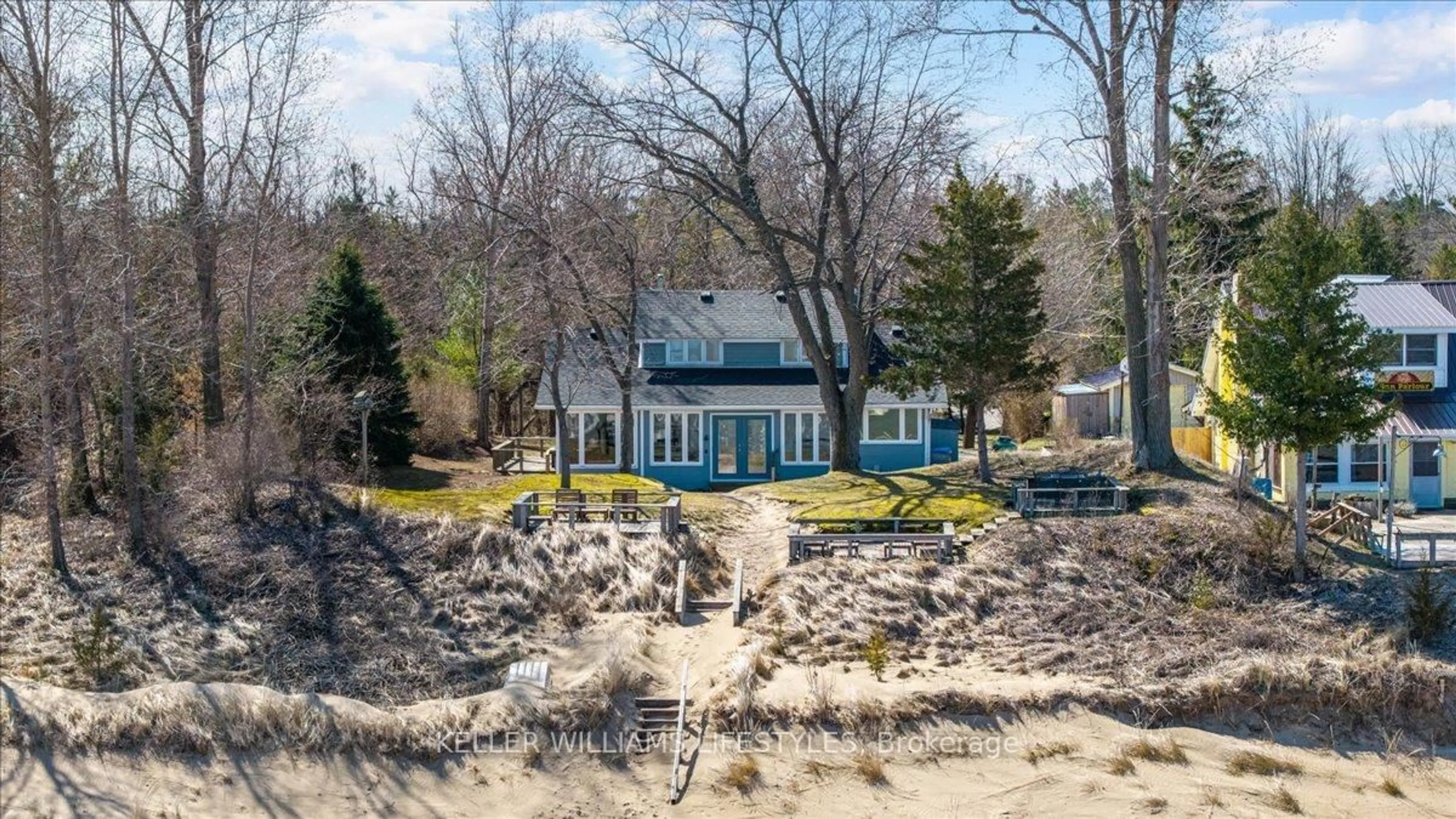 A pic from outside/outdoor area/front of a property/back of a property/a pic from drone, water/lake/river/ocean view for 6626 EAST PARKWAY Dr, Lambton Shores Ontario N0N 1J3