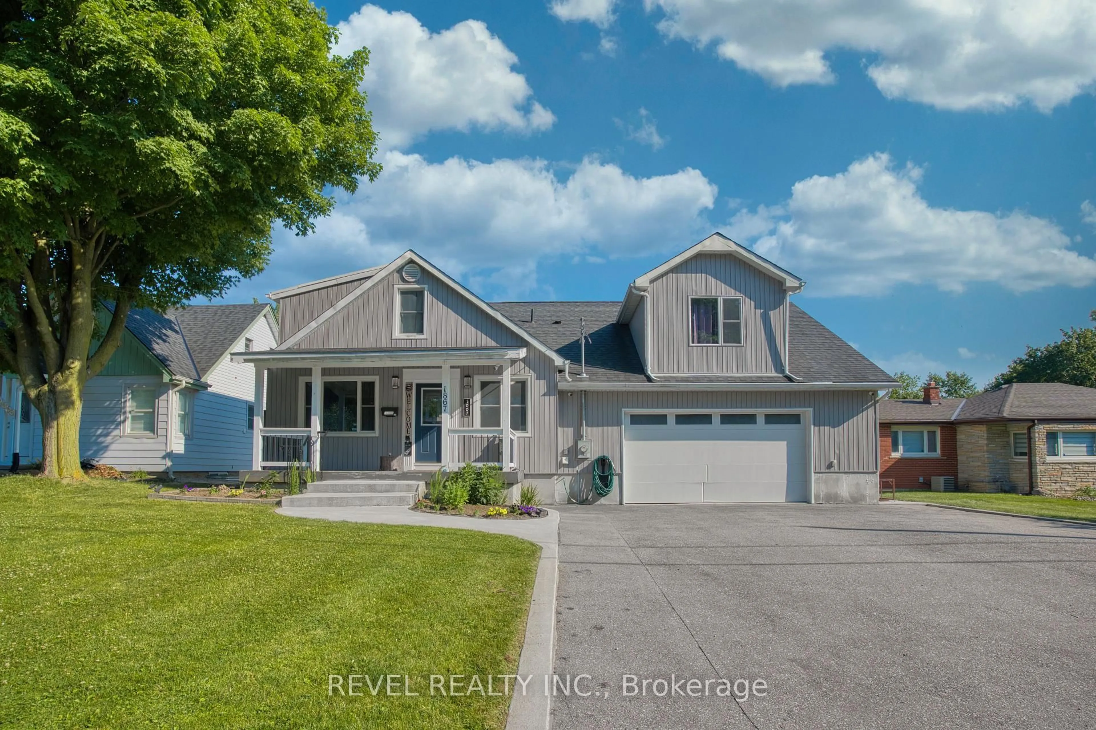 Home with vinyl exterior material, water/lake/river/ocean view for 1867 Parkhurst Ave, London East Ontario N5V 2C4