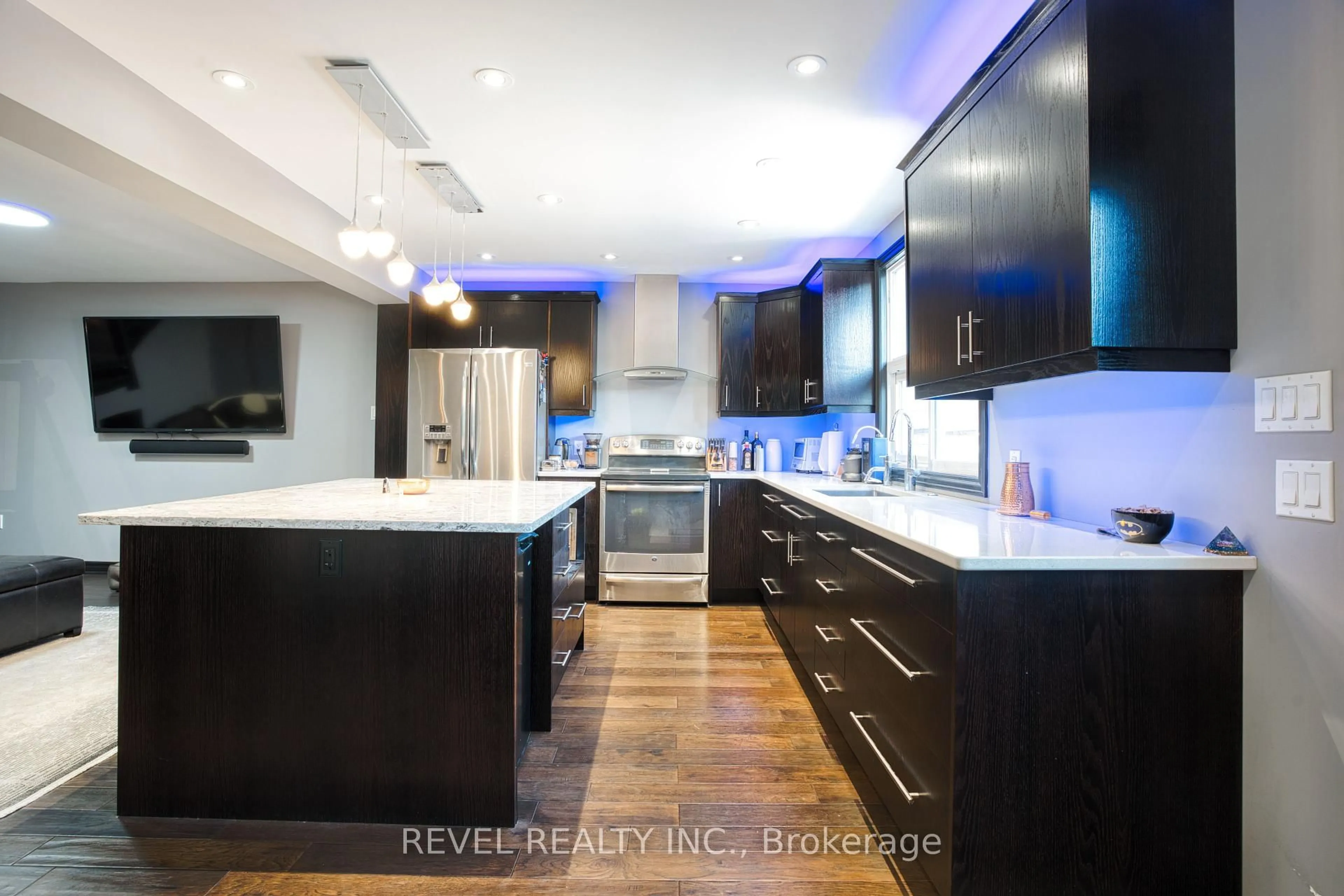 Contemporary kitchen, unknown for 1867 Parkhurst Ave, London East Ontario N5V 2C4