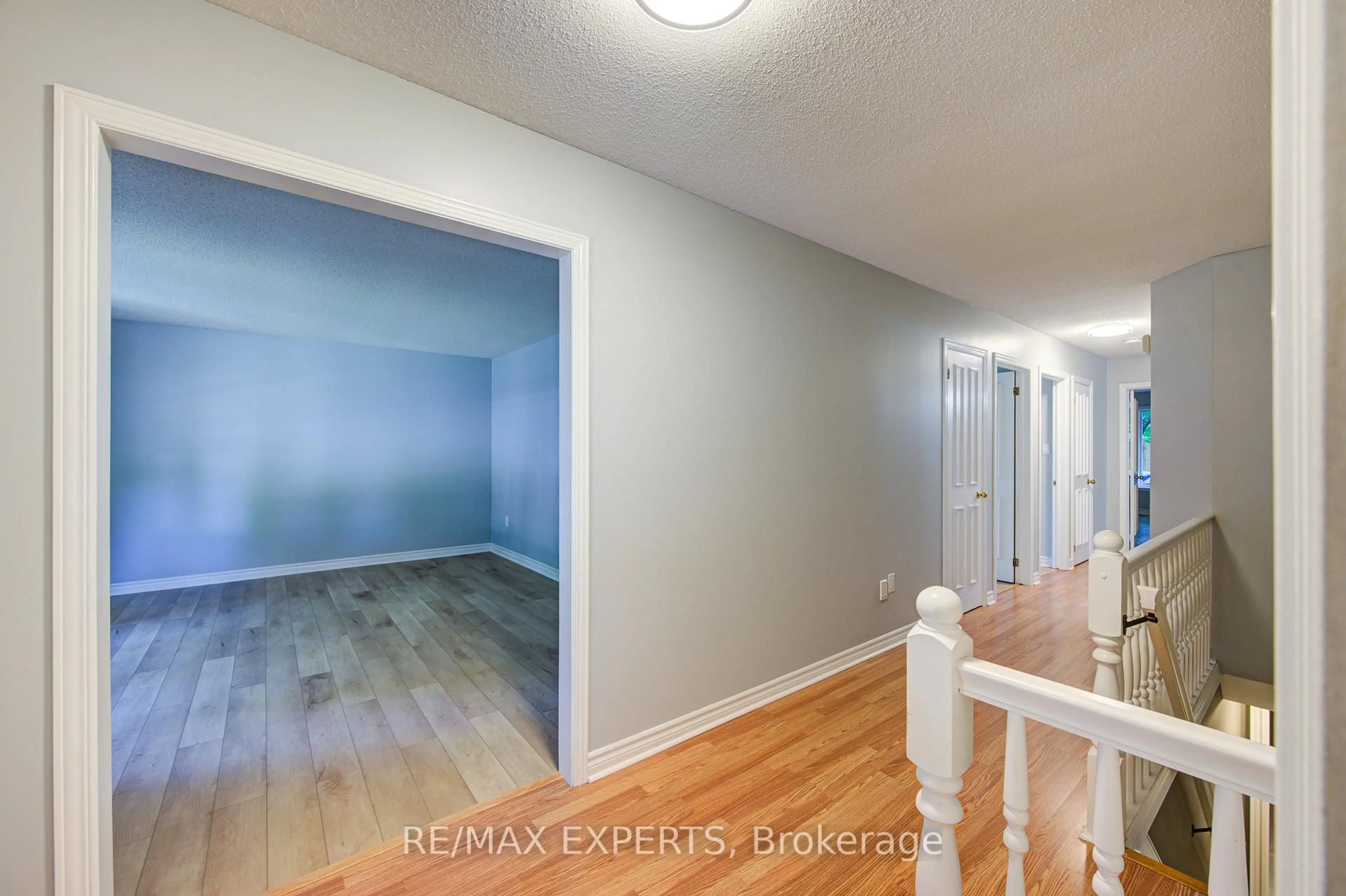 Indoor entryway for 1031 Griffith St, London South Ontario N6K 3Y7