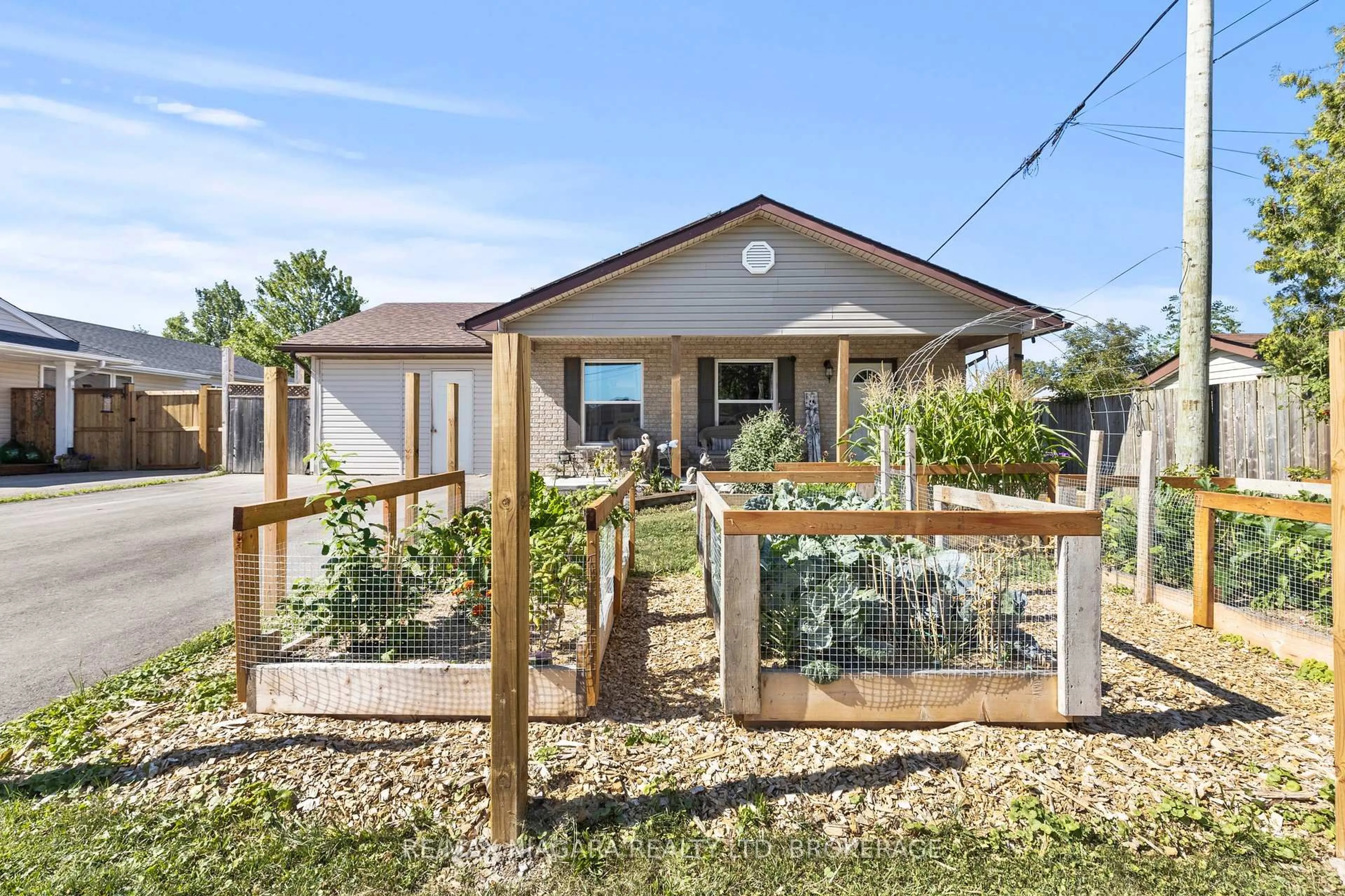 Unknown for 196 Martin St, Welland Ontario L3C 7L5