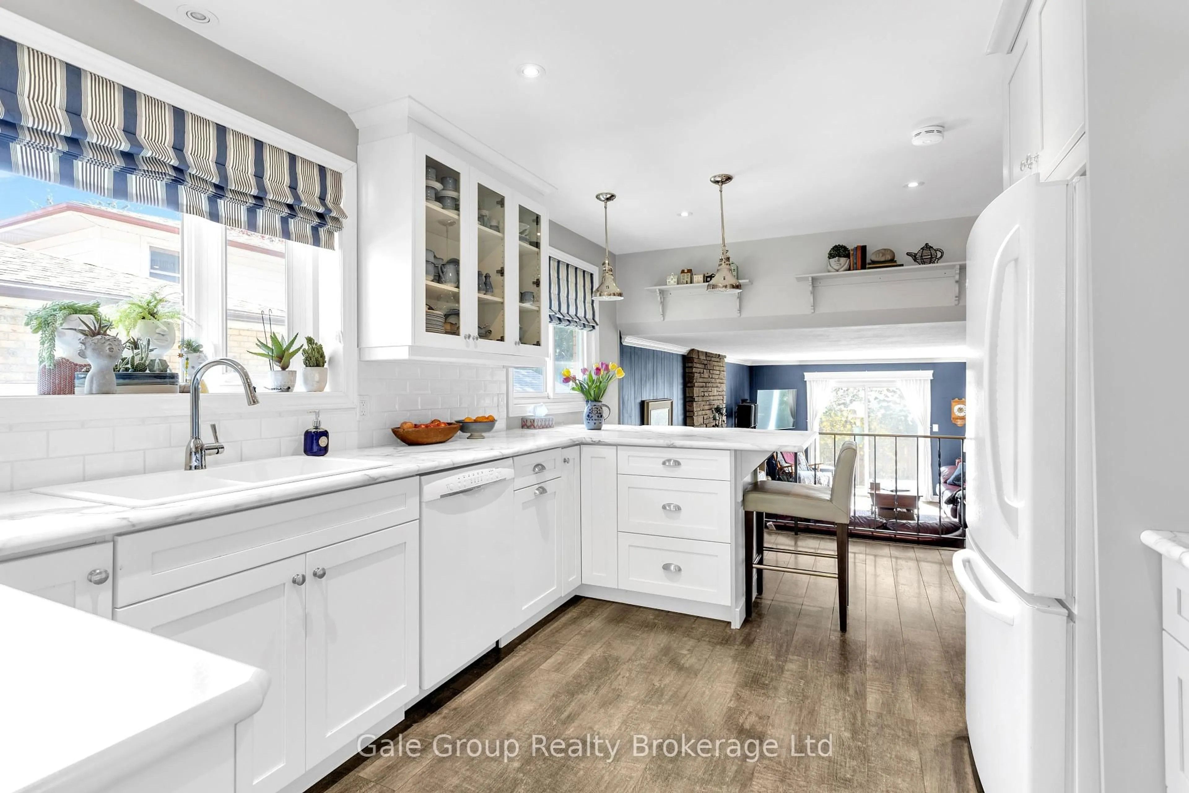 Open concept kitchen, ceramic/tile floor for 16 Edgar Dr, Brant Ontario N3R 6X8
