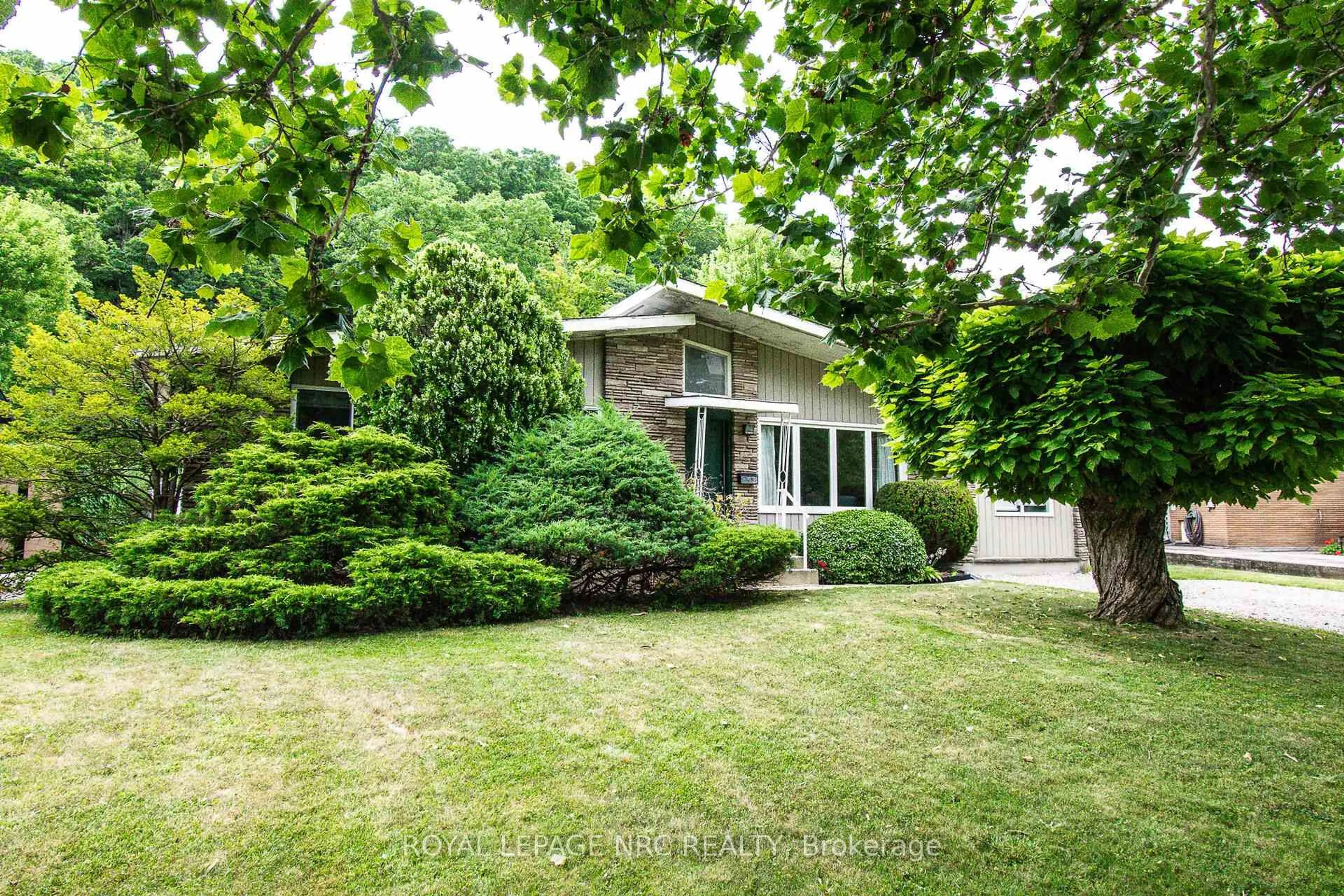 Unknown for 128 Woodside Dr, St. Catharines Ontario L2T 1X2
