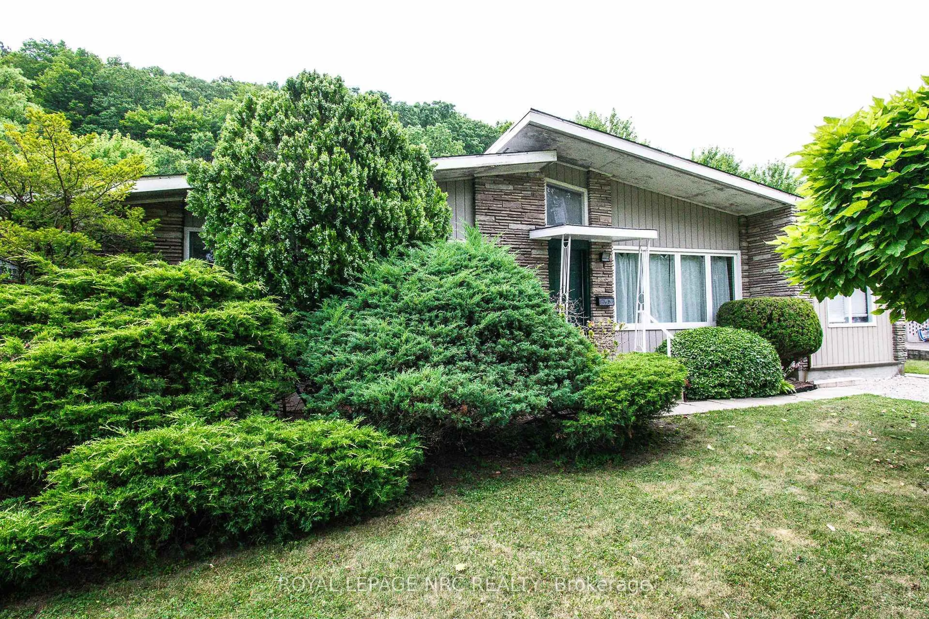 Unknown for 128 Woodside Dr, St. Catharines Ontario L2T 1X2