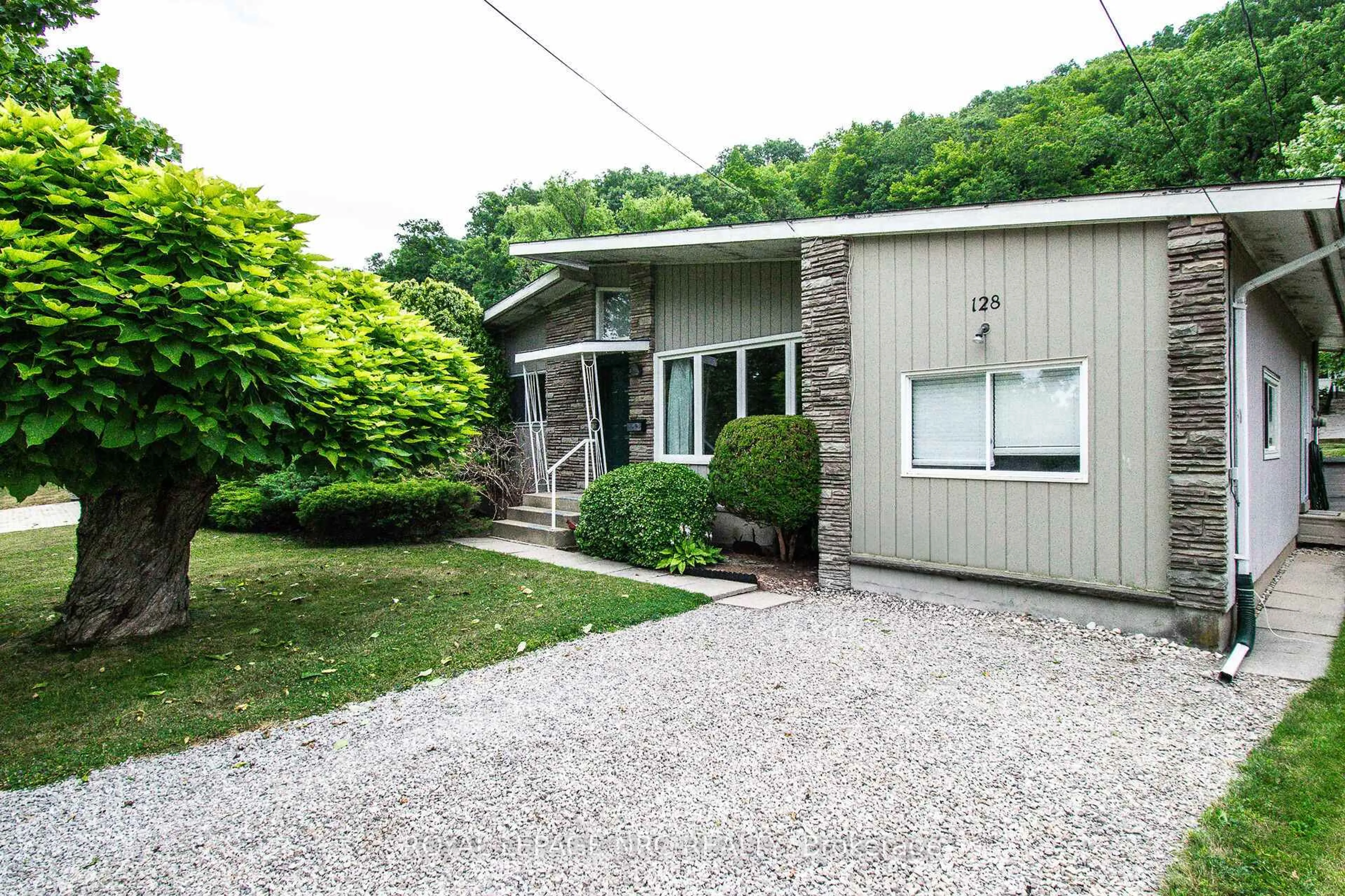 Unknown for 128 Woodside Dr, St. Catharines Ontario L2T 1X2