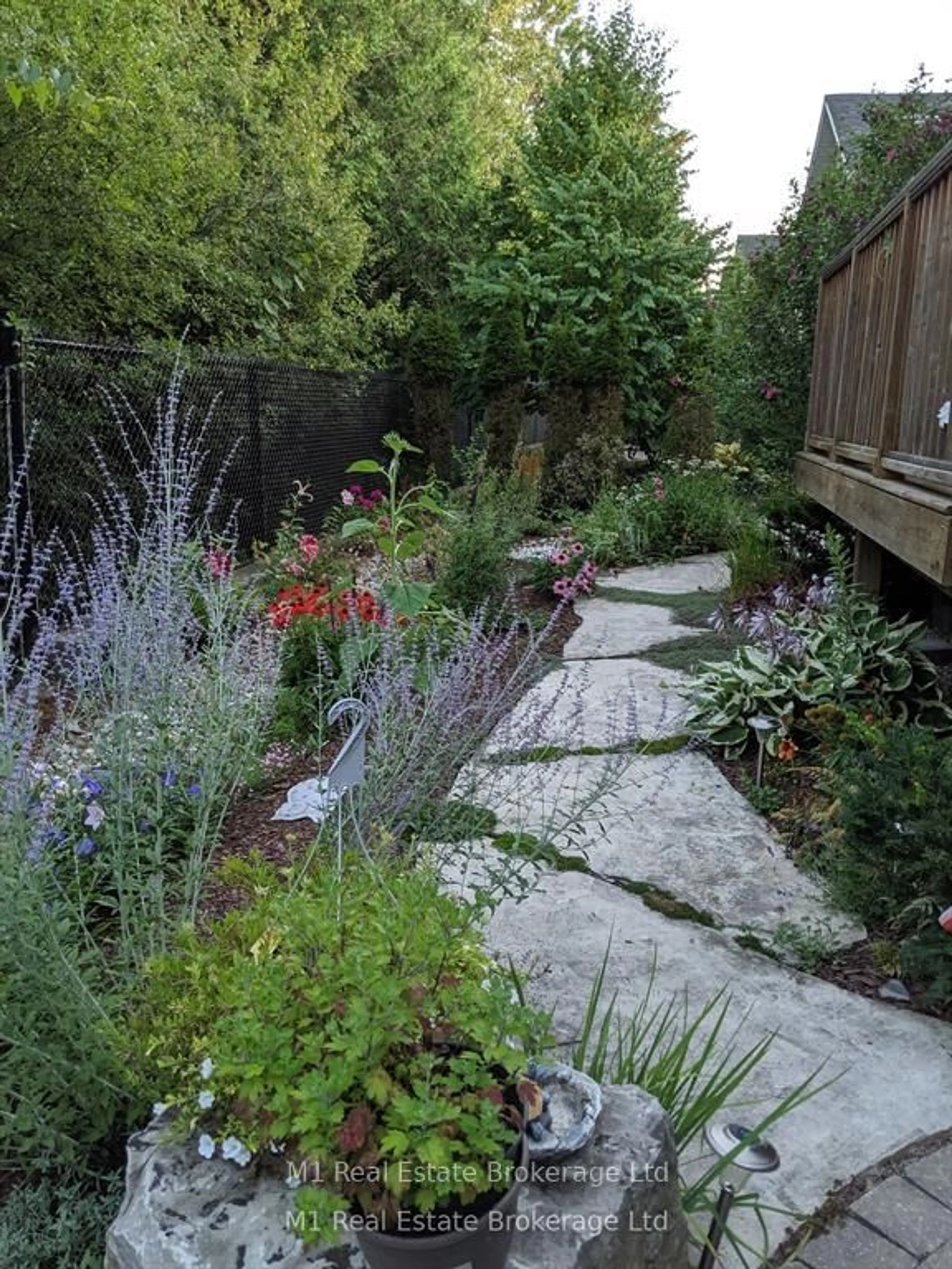 Patio, street for 15 Valley Rd #19, Guelph Ontario N1L 0H3