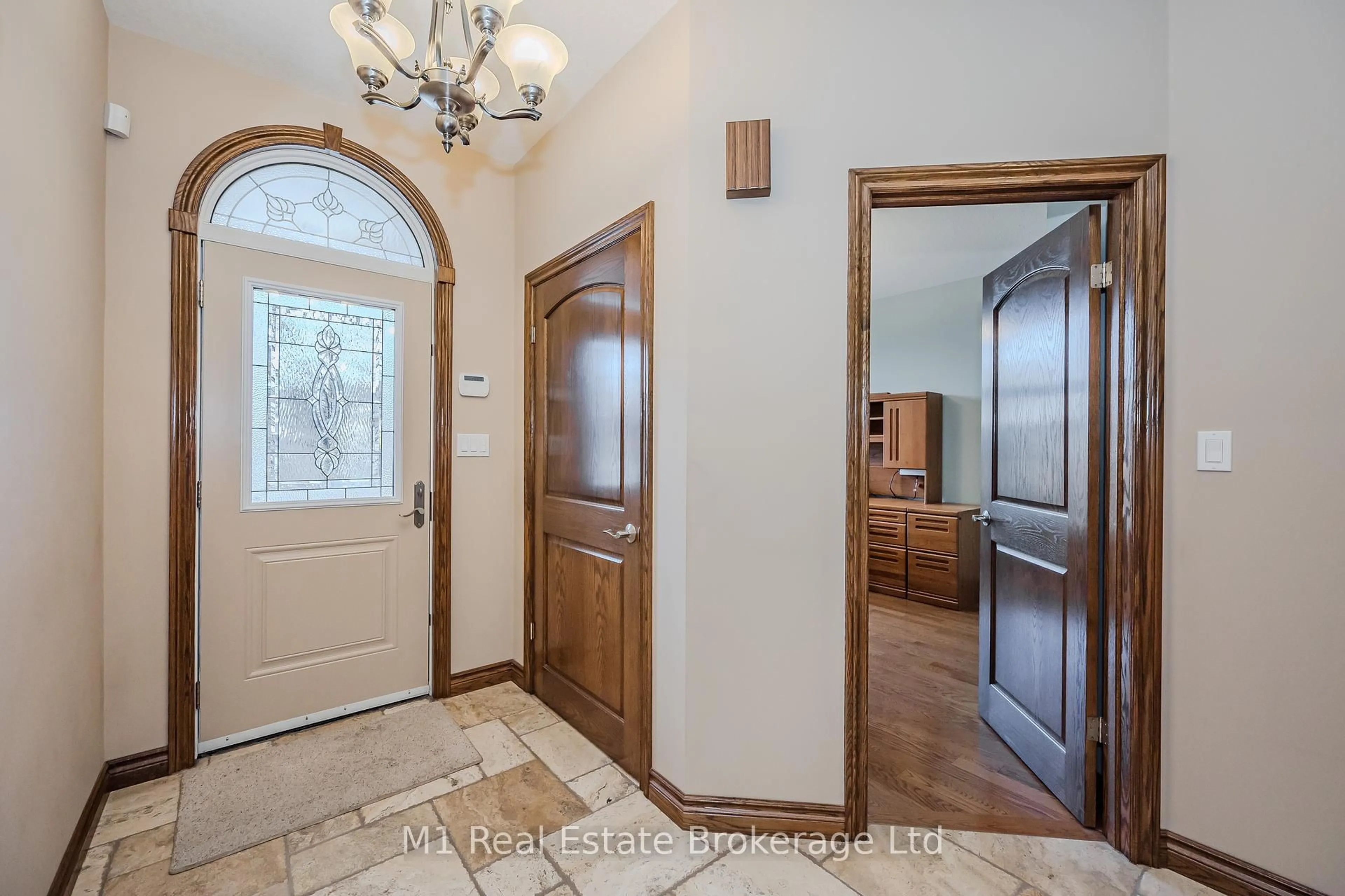 Indoor entryway for 15 Valley Rd #19, Guelph Ontario N1L 0H3