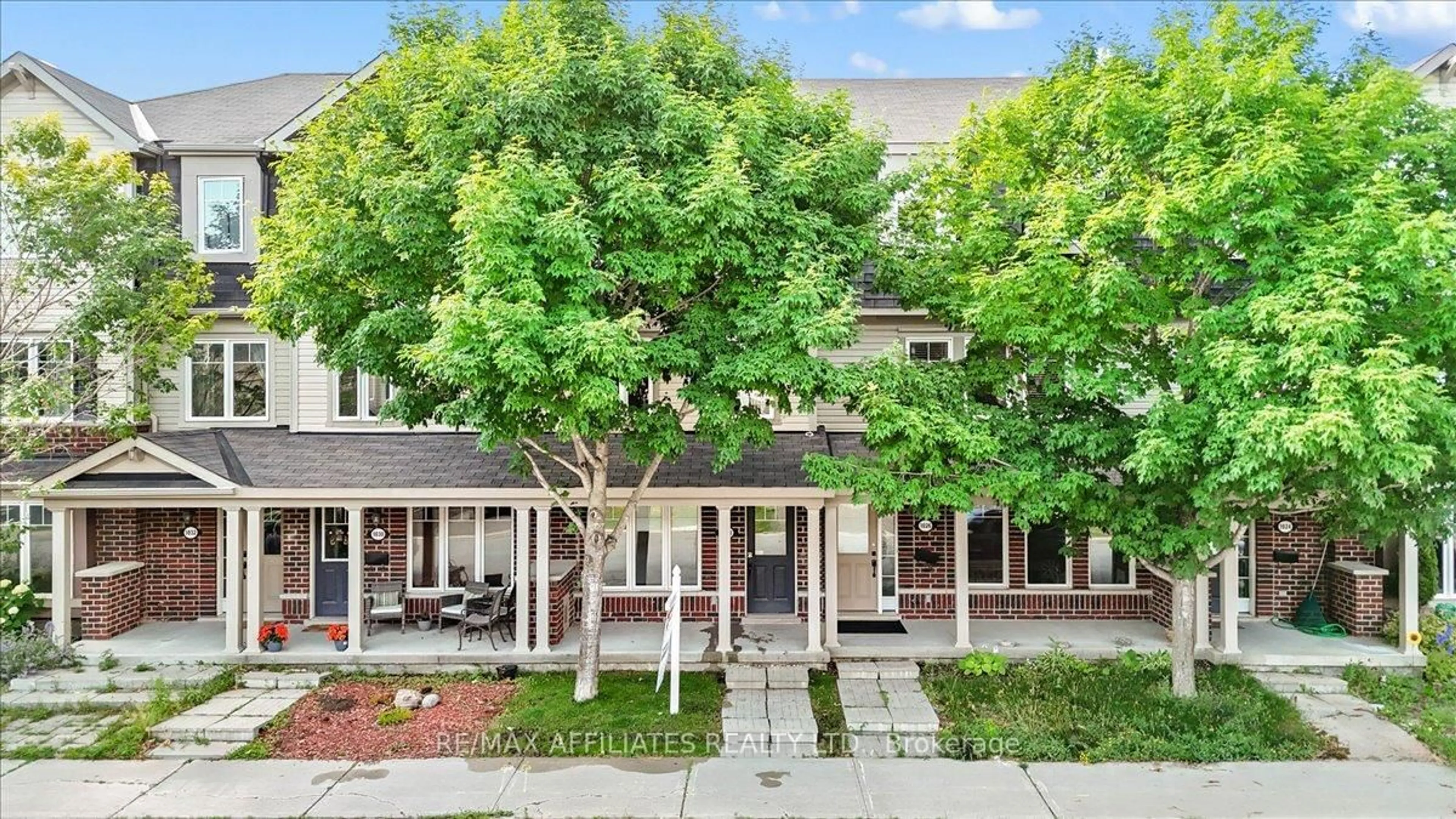 A pic from outside/outdoor area/front of a property/back of a property/a pic from drone, street for 1028 Pampero Cres, Ottawa Ontario K2S 0N4