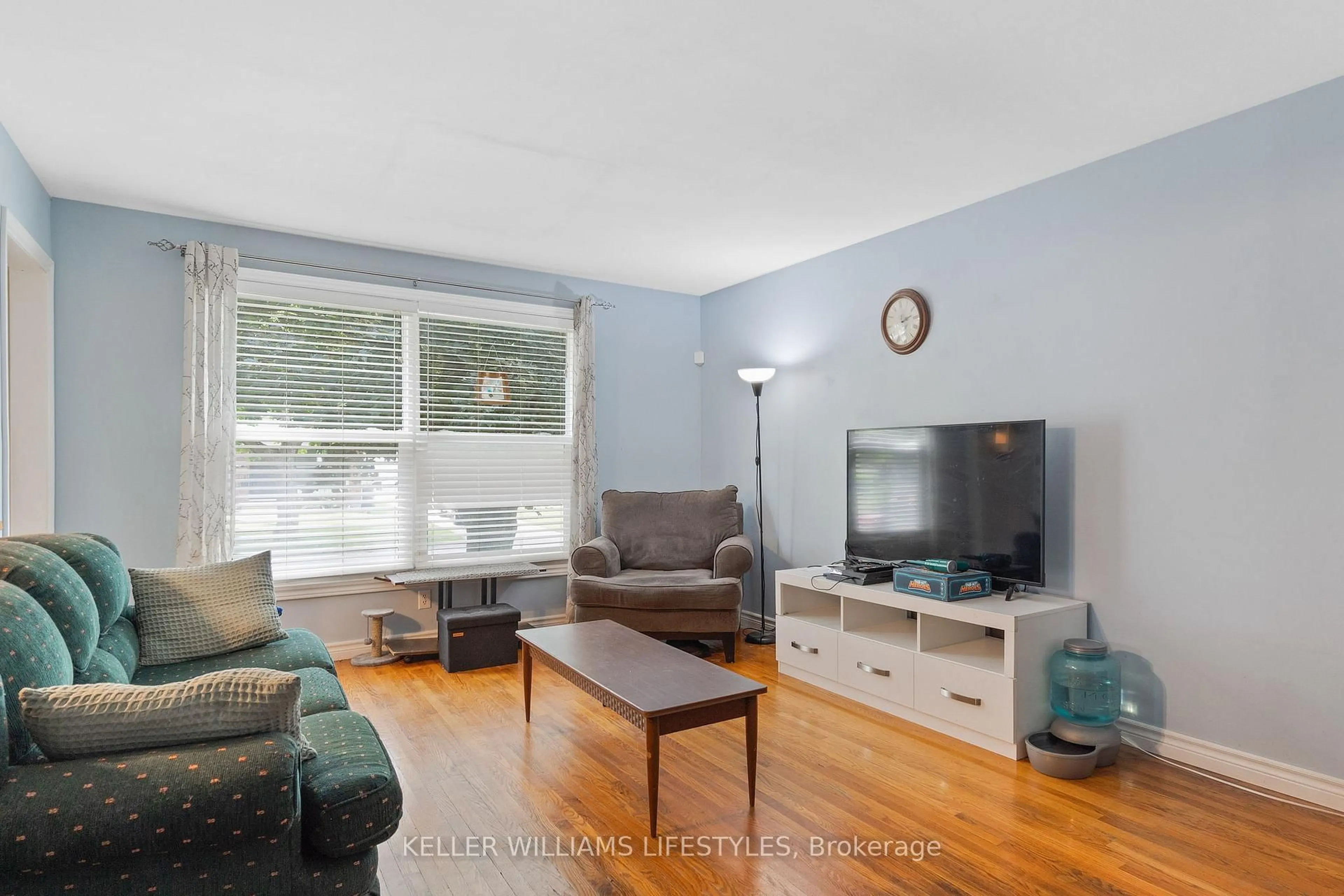 Living room with furniture, wood/laminate floor for 56 Stroud Cres, London South Ontario N6E 1Z6