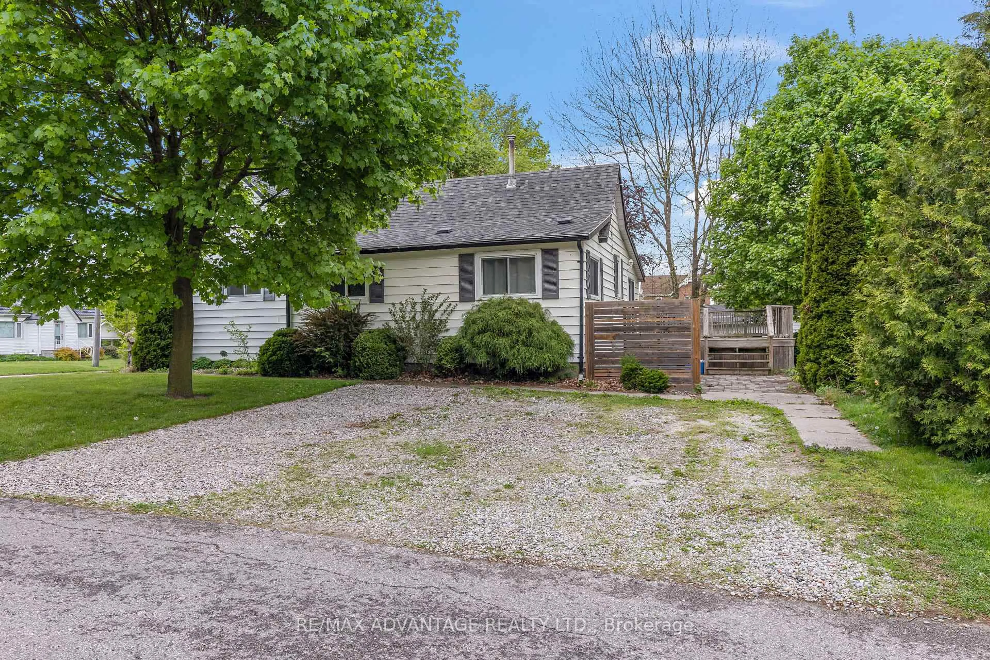Unknown for 30 Broadway St, Chatham-Kent Ontario N0P 2C0
