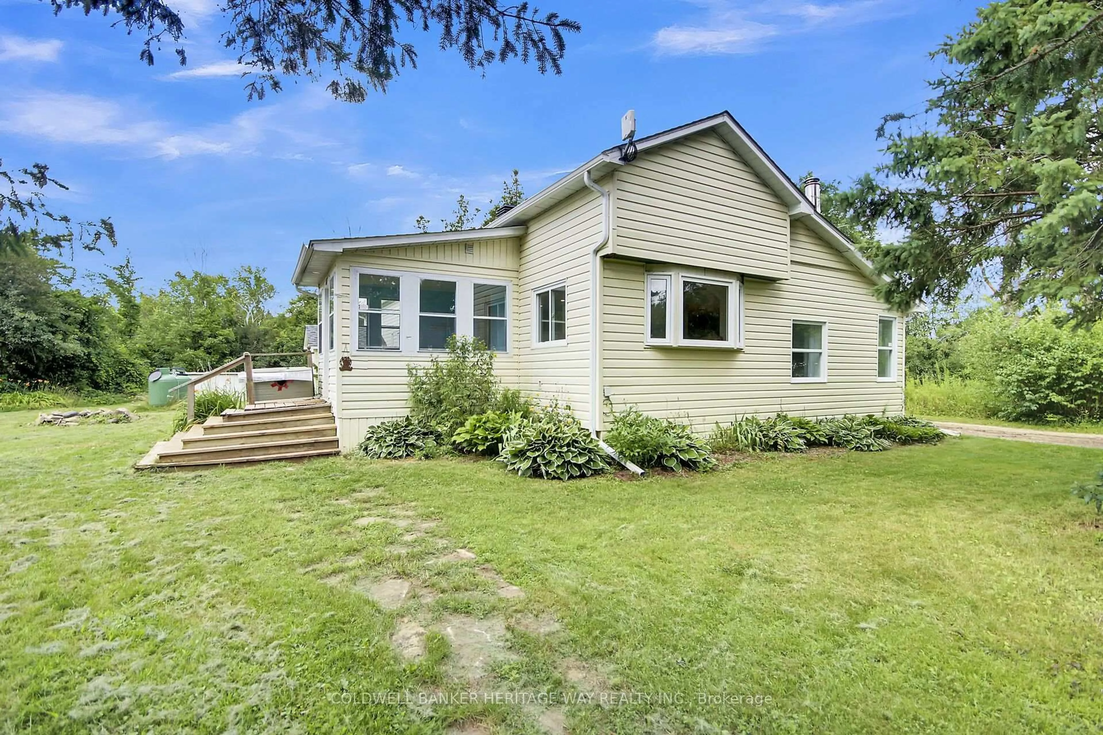 A pic from outside/outdoor area/front of a property/back of a property/a pic from drone, unknown for 601 Weedmark Rd, Smiths Falls Ontario K7A 4S6