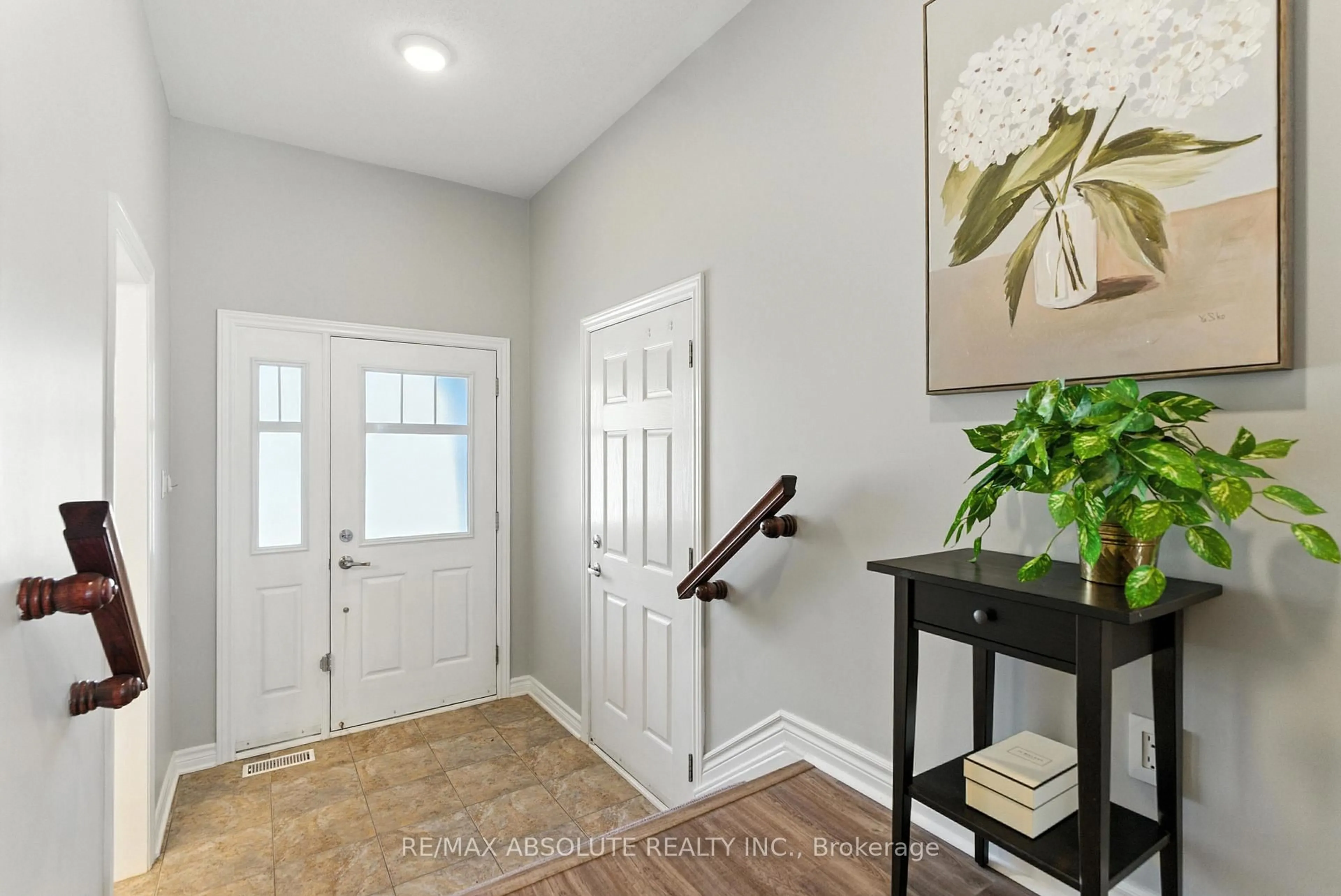 Indoor entryway for 150 Garrity Cres, Ottawa Ontario K2J 3T5