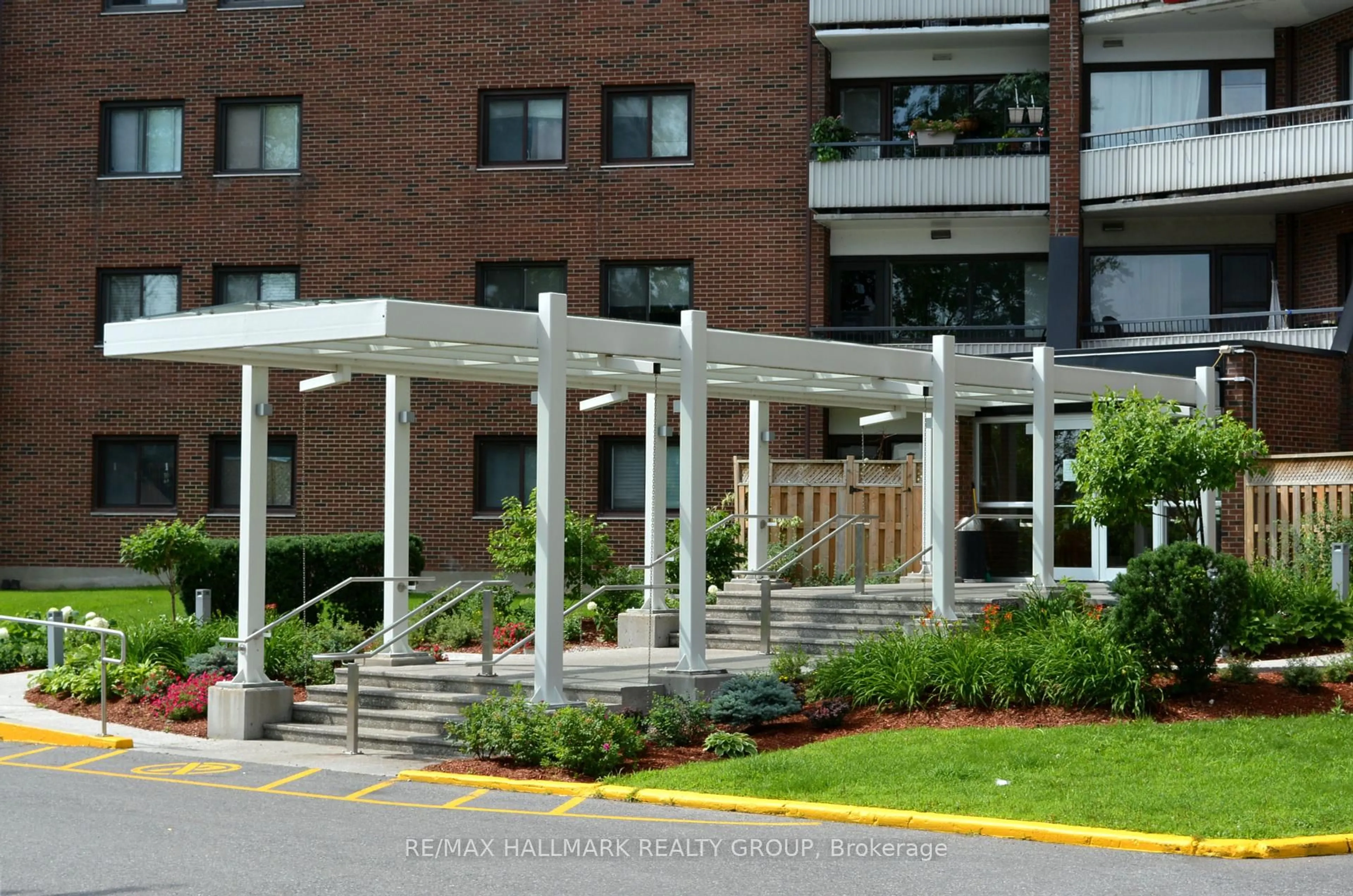 Unknown for 20 Chesterton Dr #1015, Ottawa Ontario K2E 6Z7