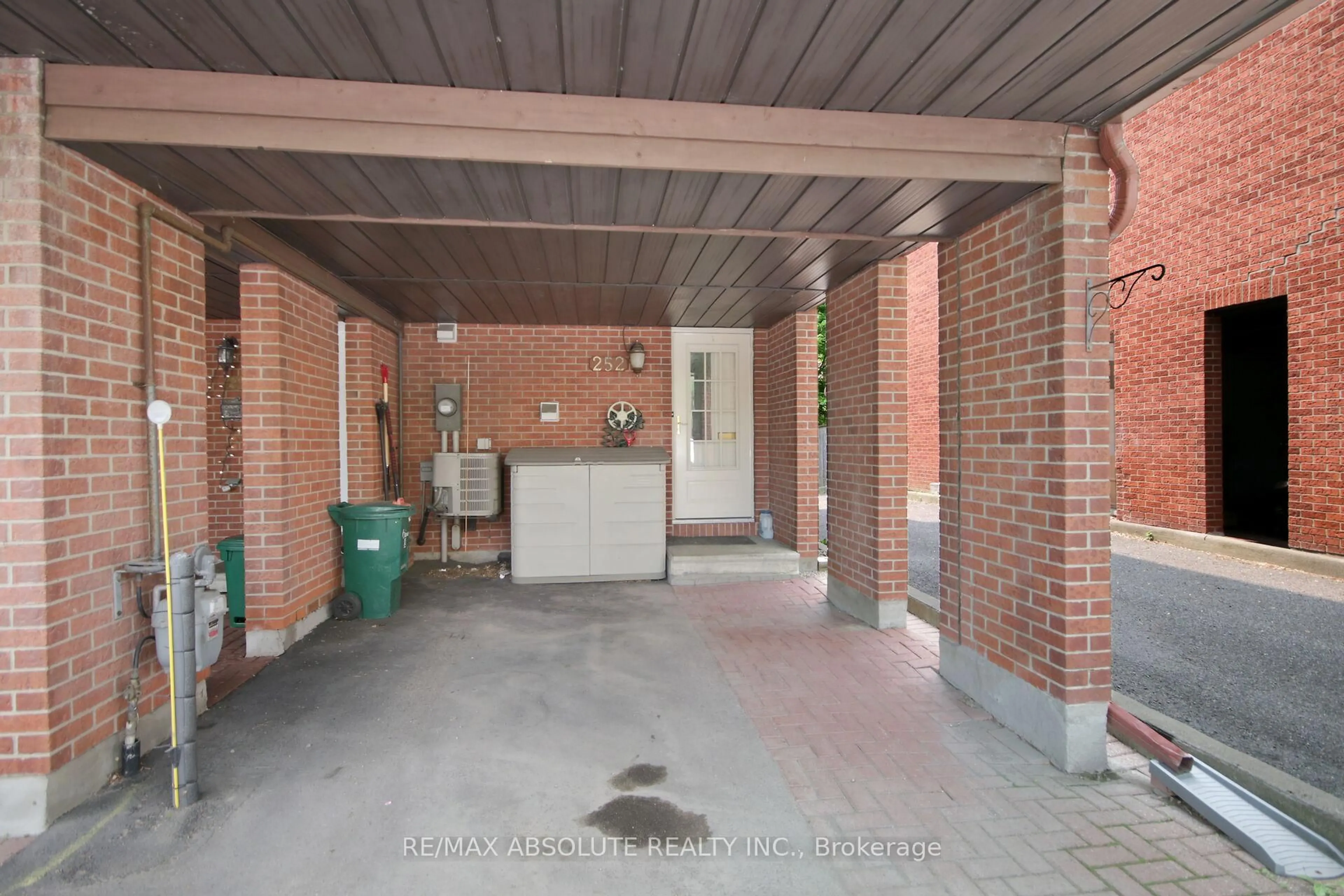 Unknown for 252 Bruyere St, Ottawa Ontario K1N 5E6