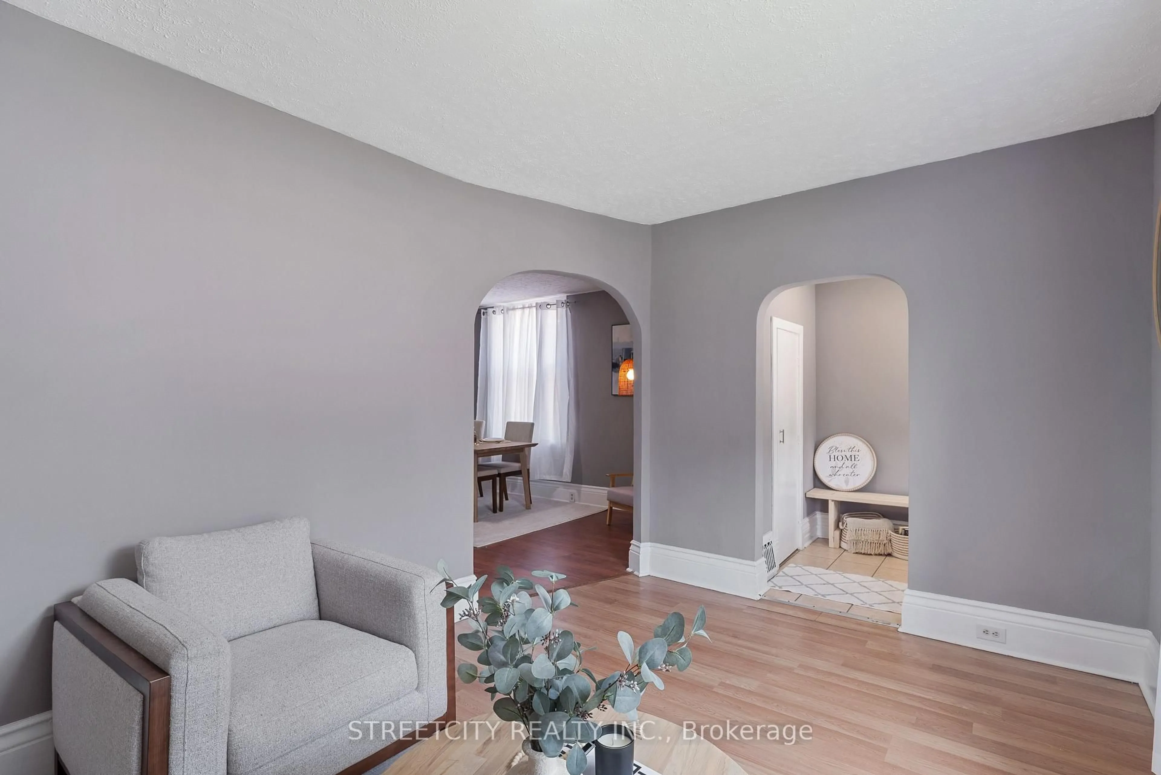Unknown for 239 Highbury Ave, London East Ontario N5Z 2W8