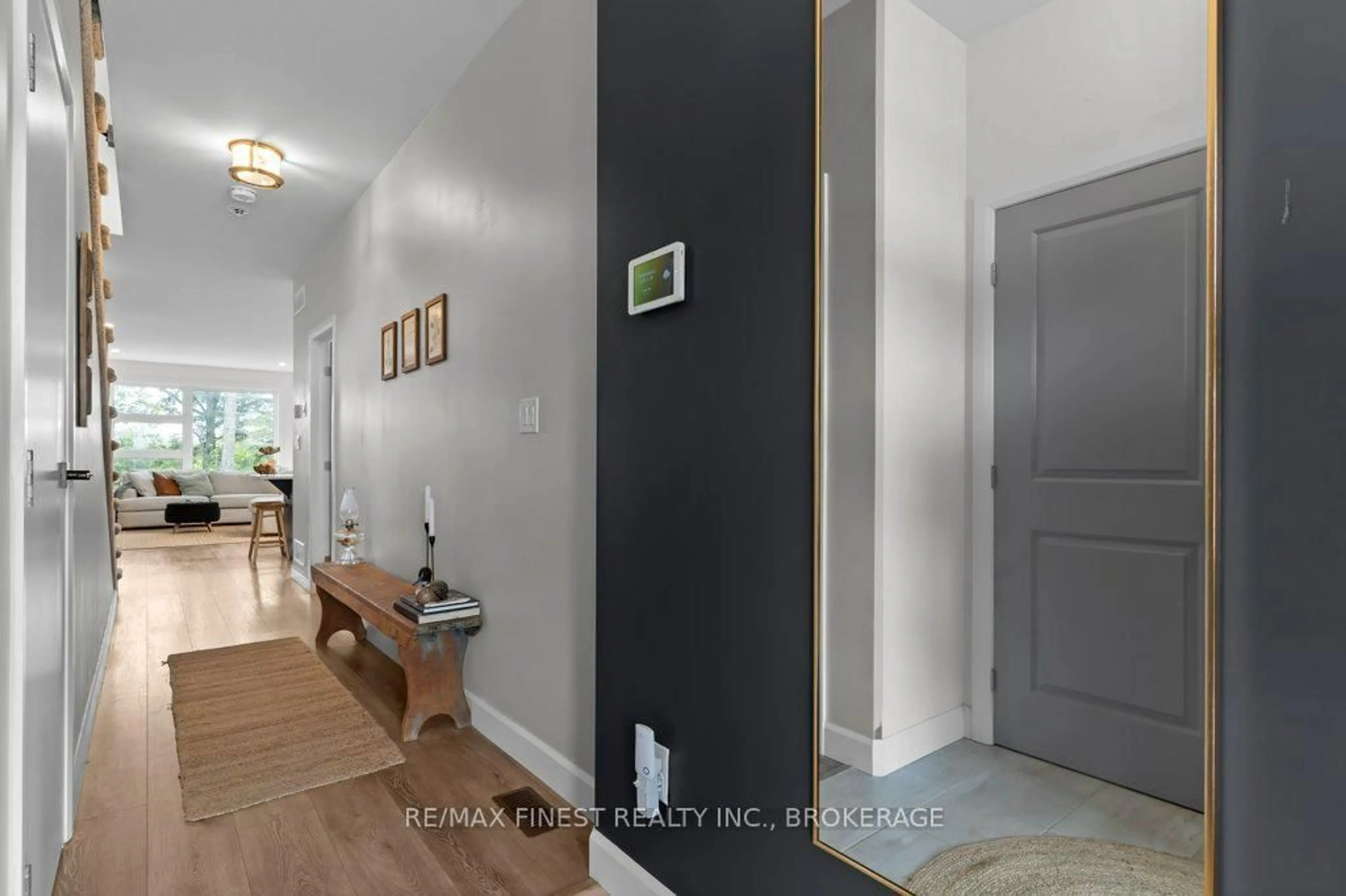 Indoor entryway for 313 Pratt Dr, Loyalist Ontario K7N 0E8