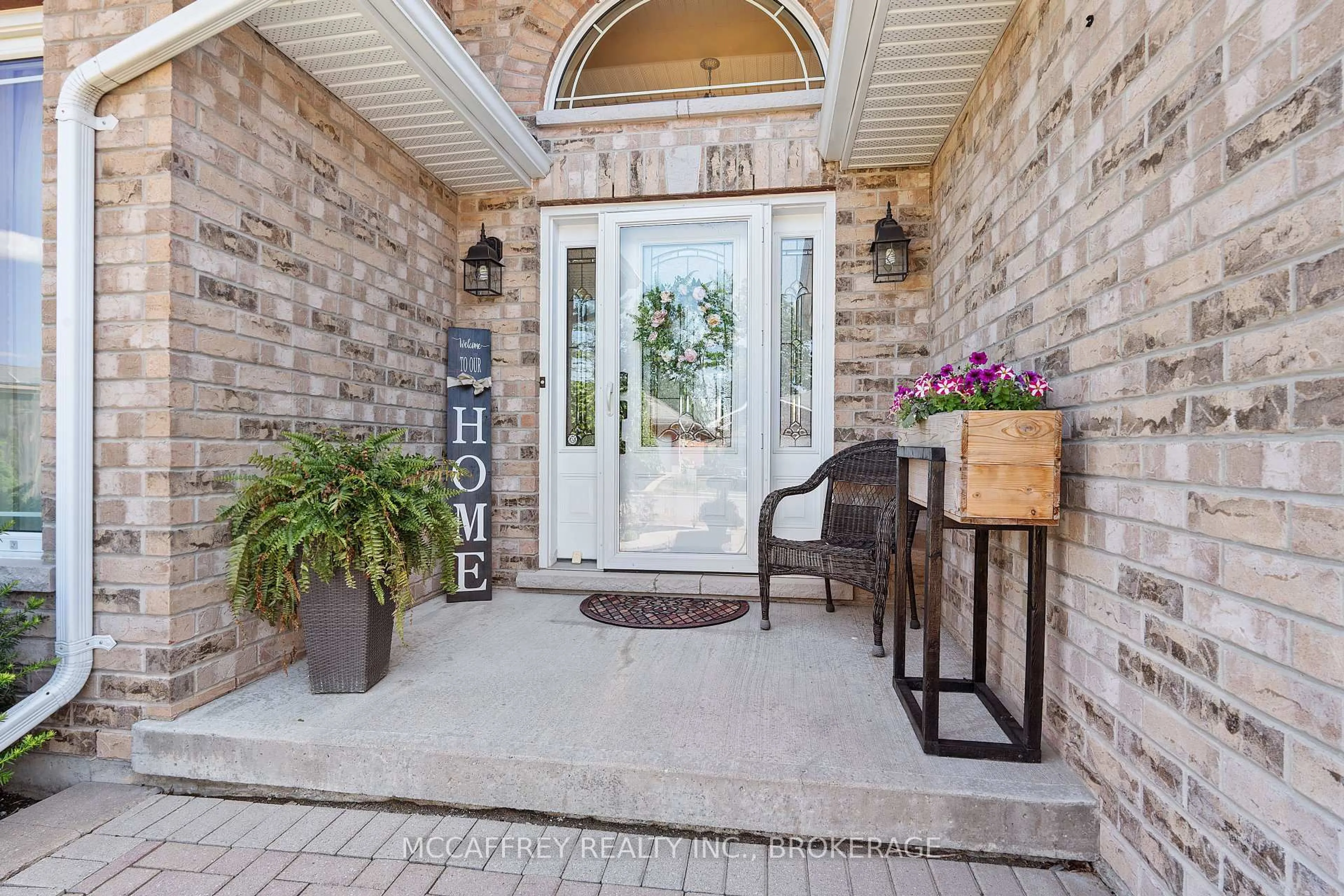 Indoor entryway for 27 Ashwood Cres, Greater Napanee Ontario K7R 3L1