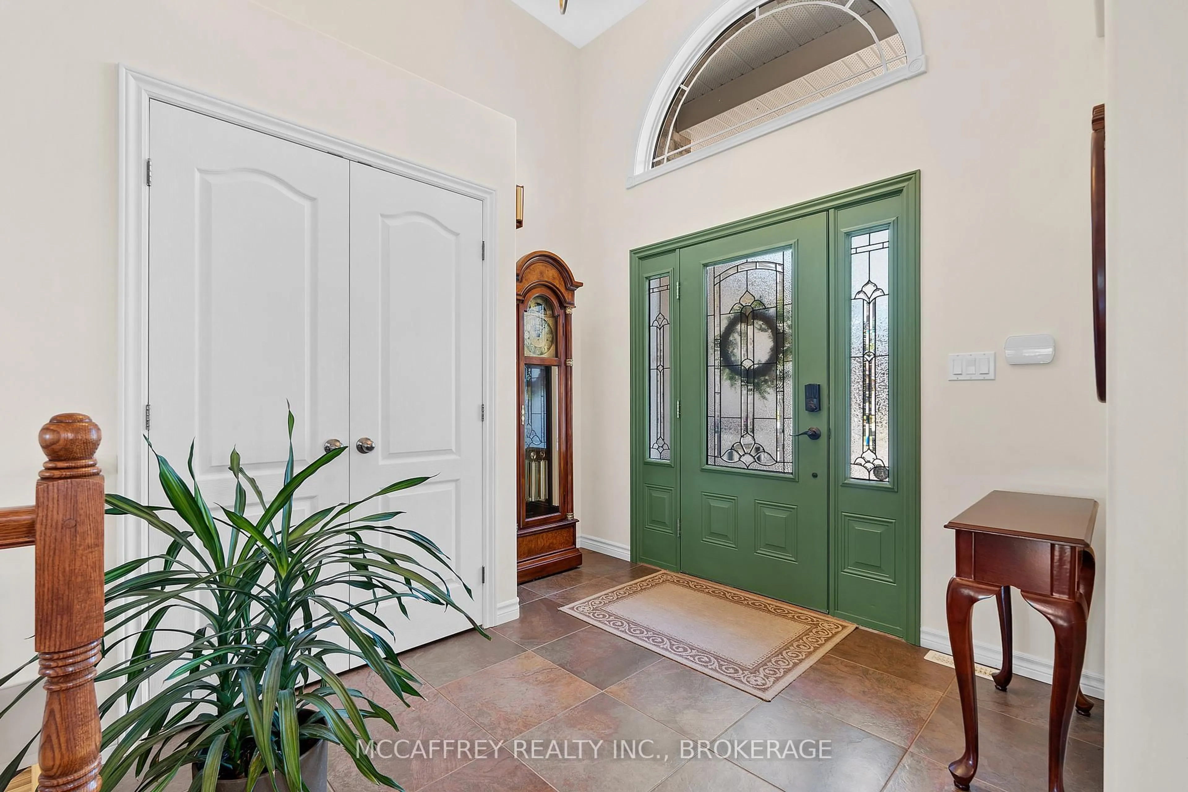 Indoor entryway for 27 Ashwood Cres, Greater Napanee Ontario K7R 3L1