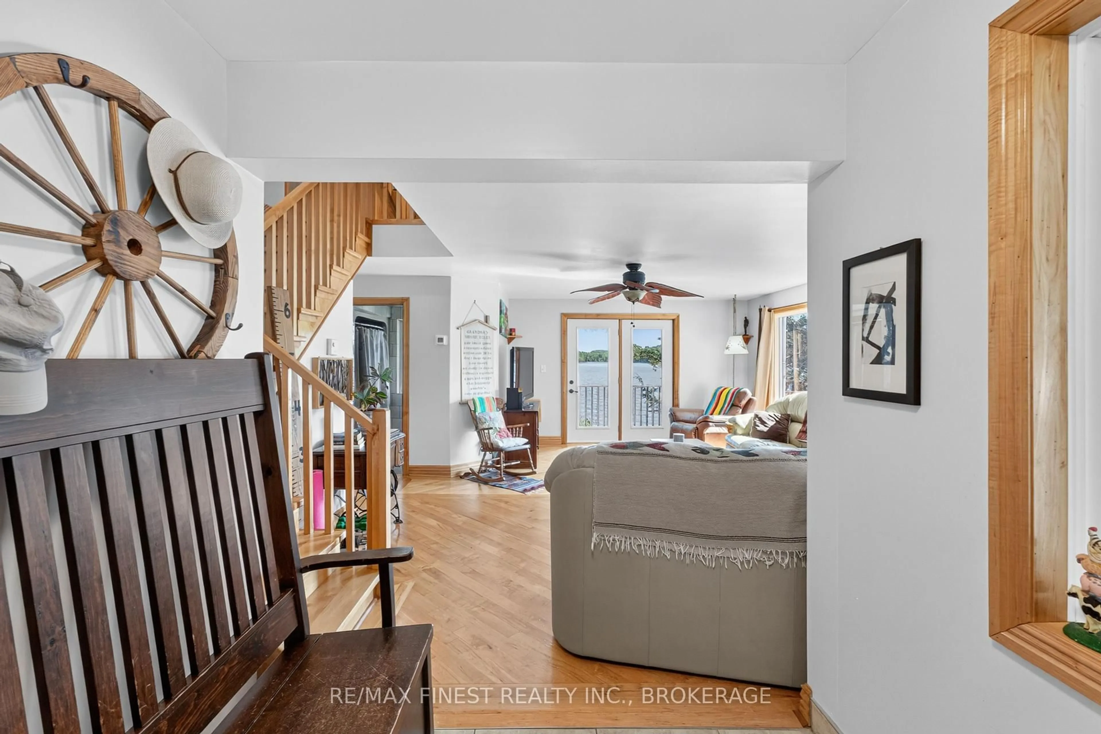 Indoor entryway for 1076 Chester Lane, Hartington Ontario K0H 1W0