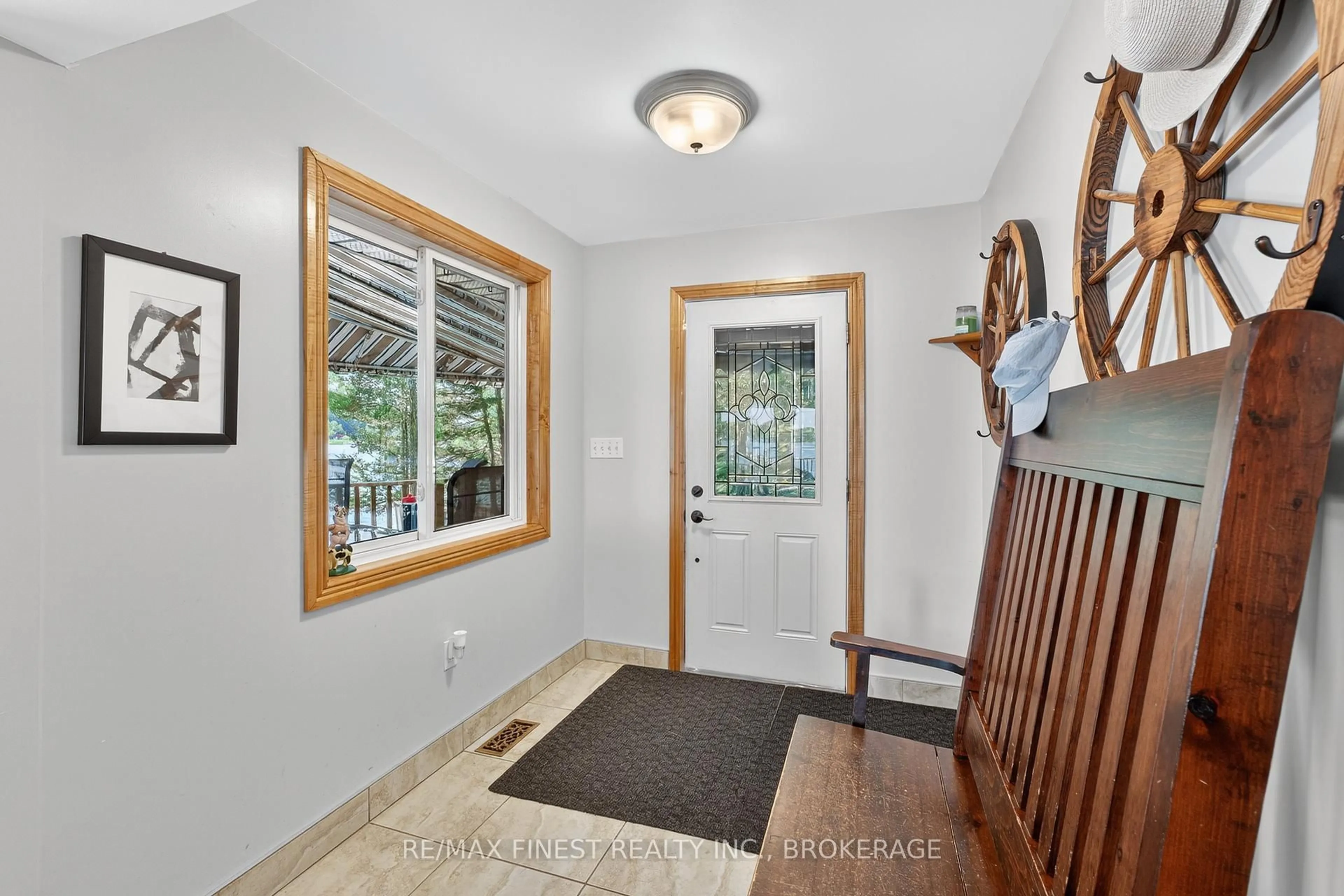 Indoor entryway for 1076 Chester Lane, Hartington Ontario K0H 1W0