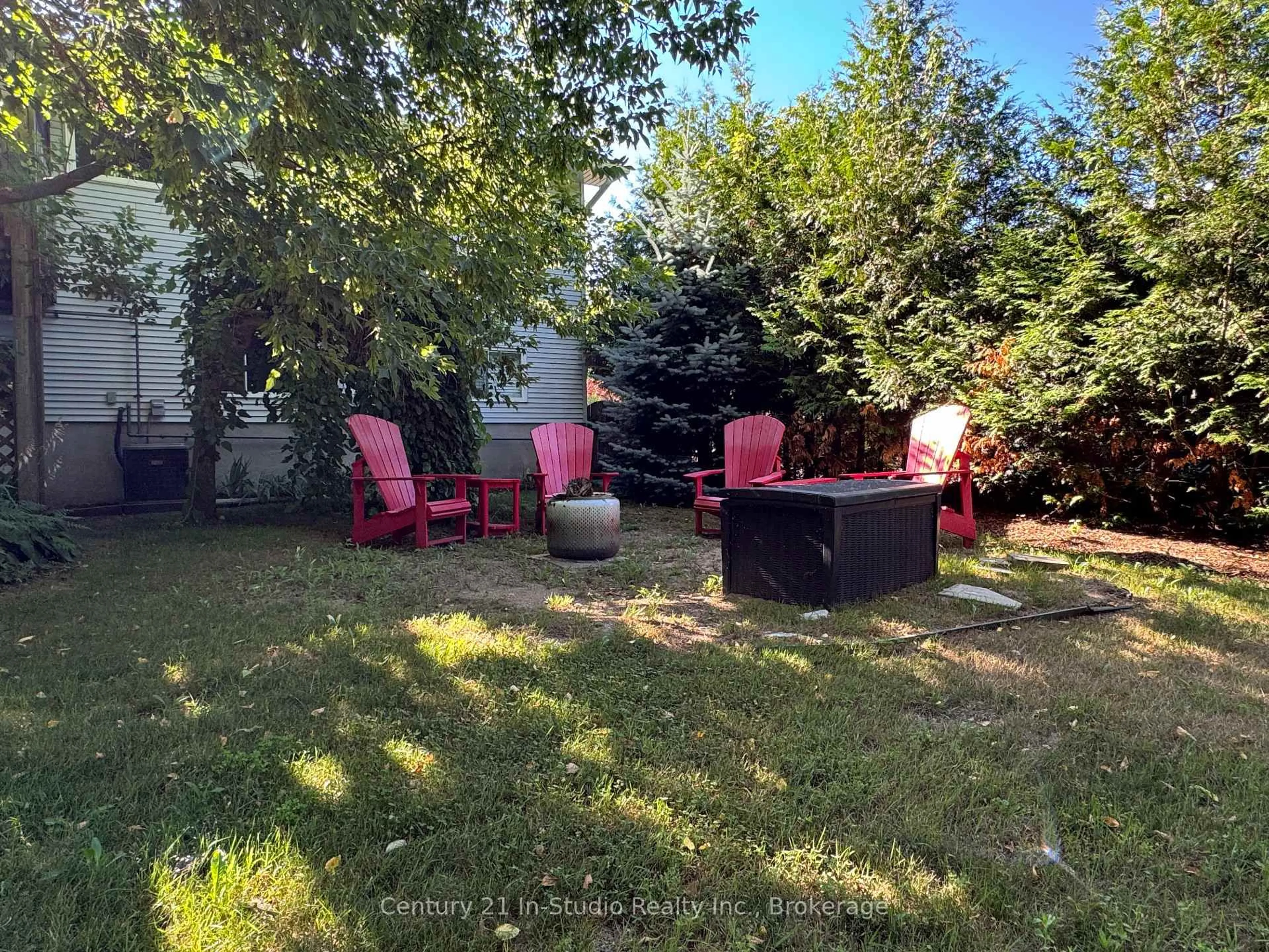 Patio, forest/trees view for 550 McNabb St, Saugeen Shores Ontario N0H 2L0