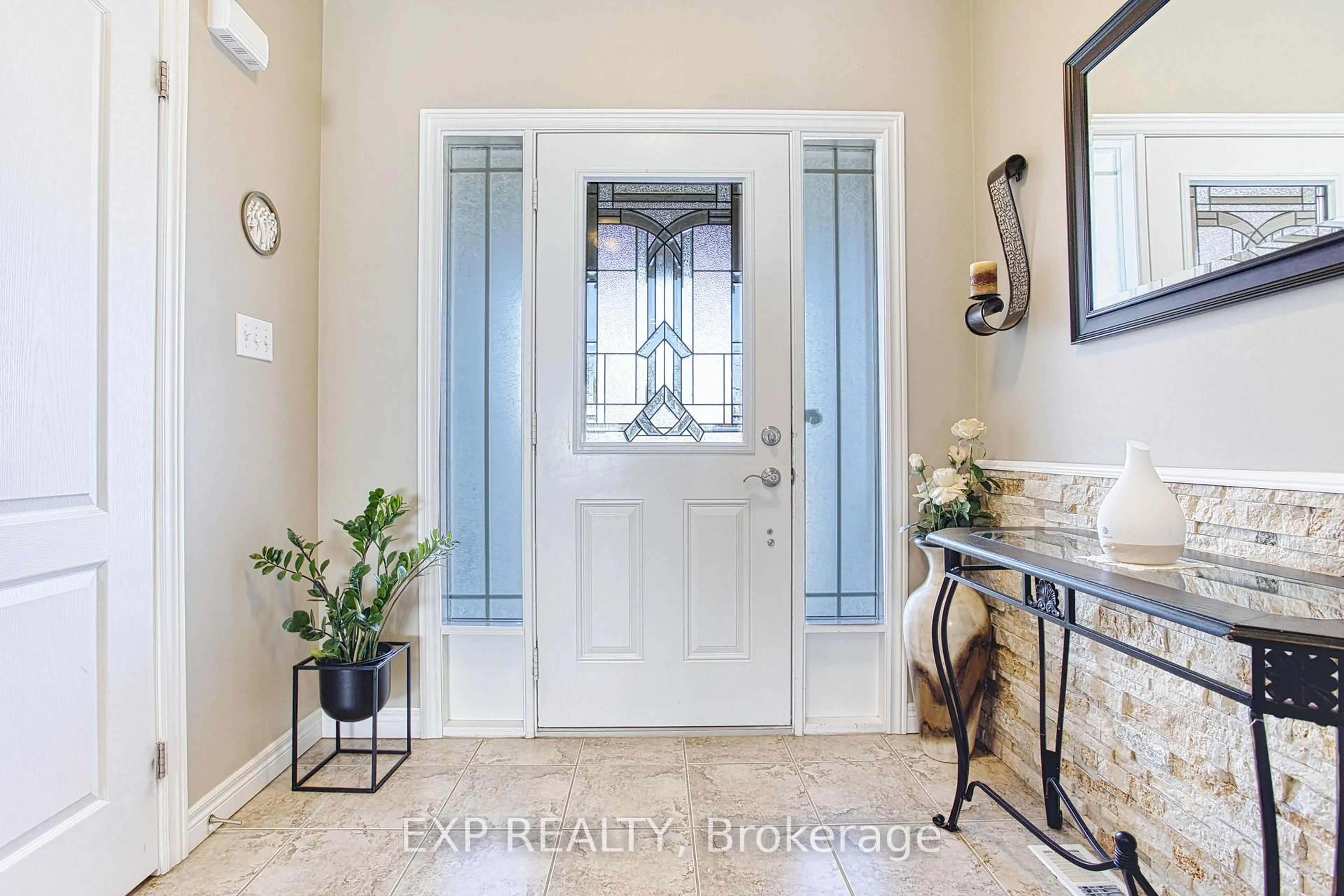 Indoor entryway for 1332 Baseline Rd, Hamilton Ontario L8E 0E4