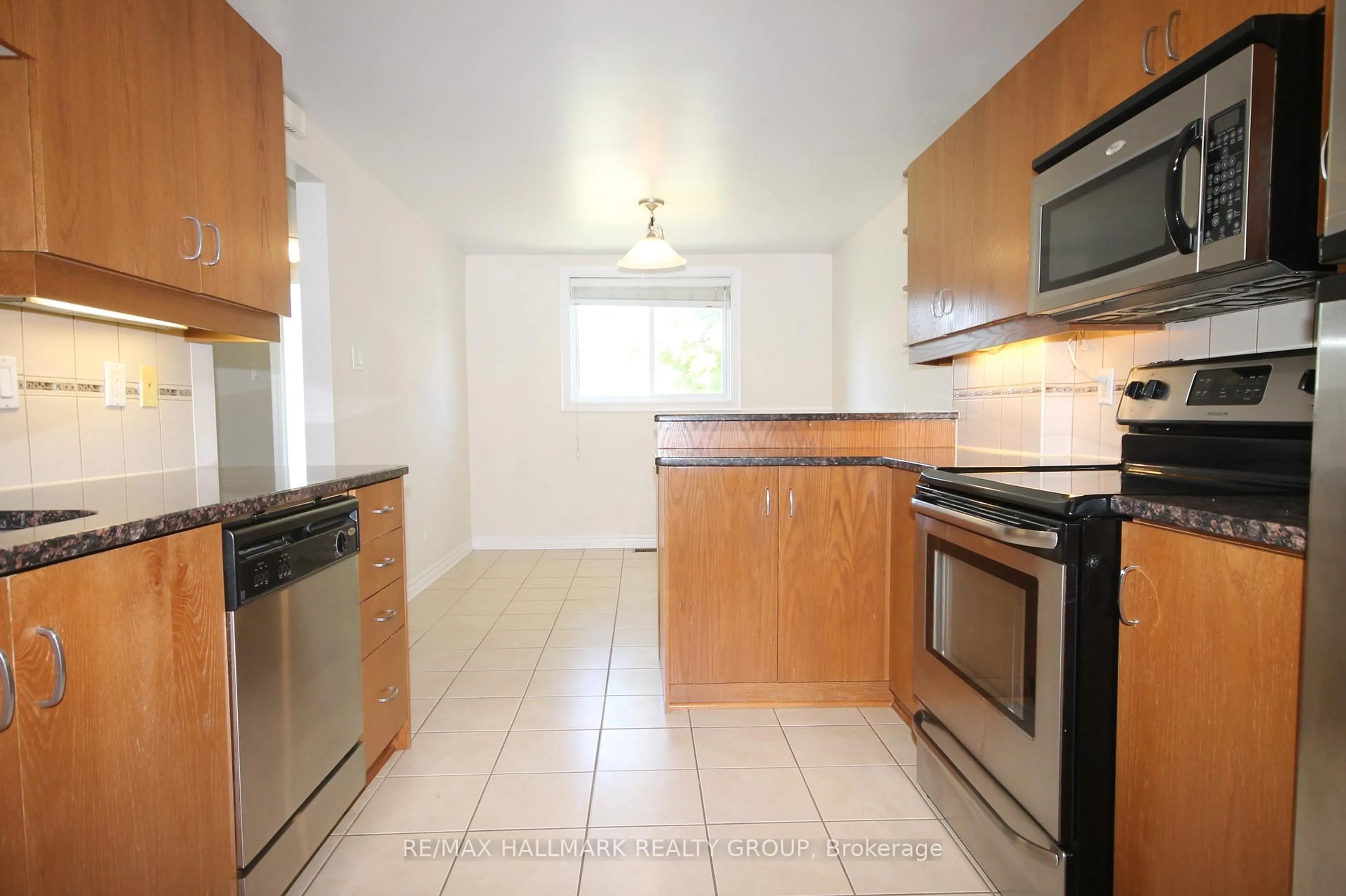 Standard kitchen, unknown for 37 B Glenridge Rd, Ottawa Ontario K2G 1G2