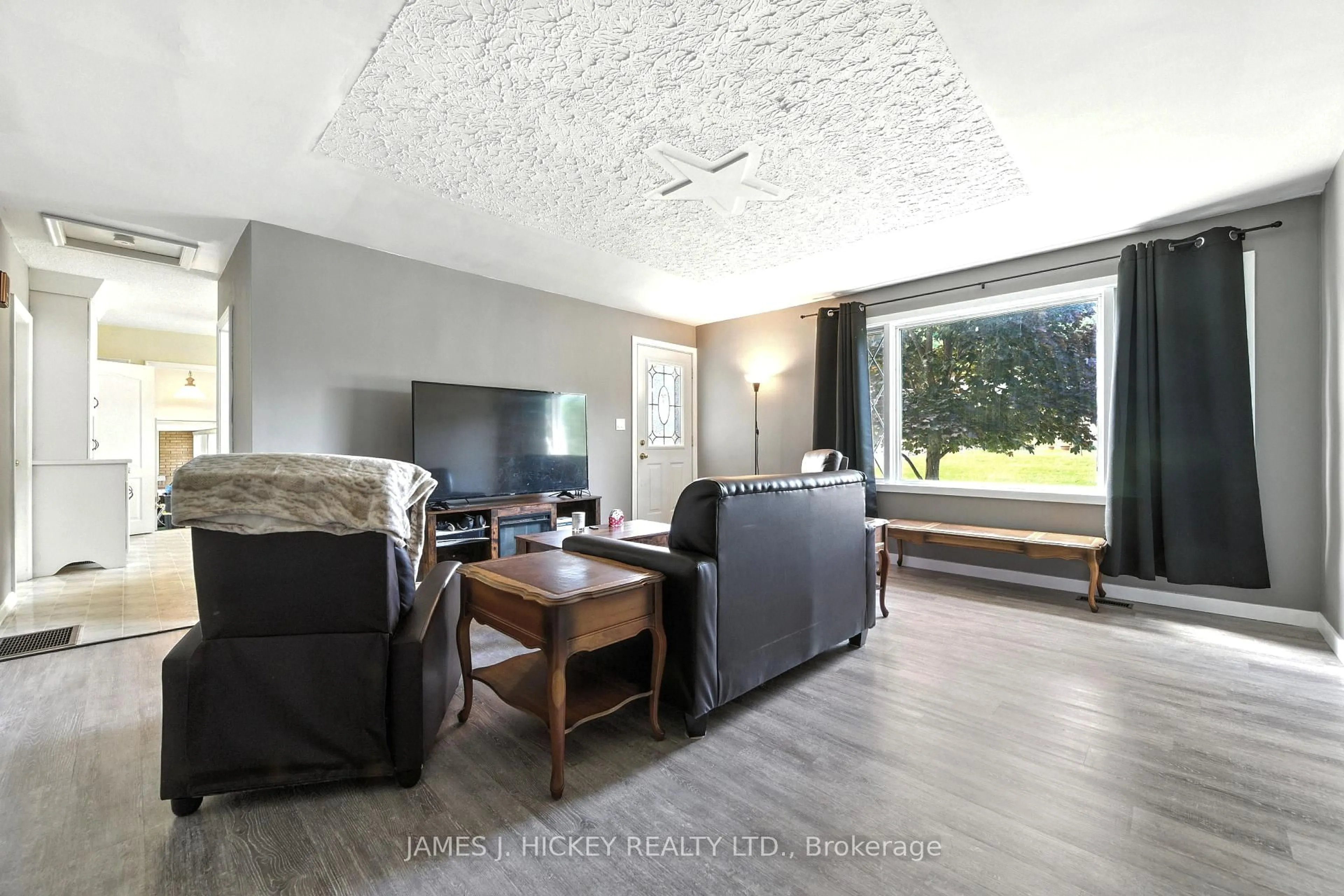 Living room with furniture, wood/laminate floor for 363 Bell St, Pembroke Ontario K8A 2K3
