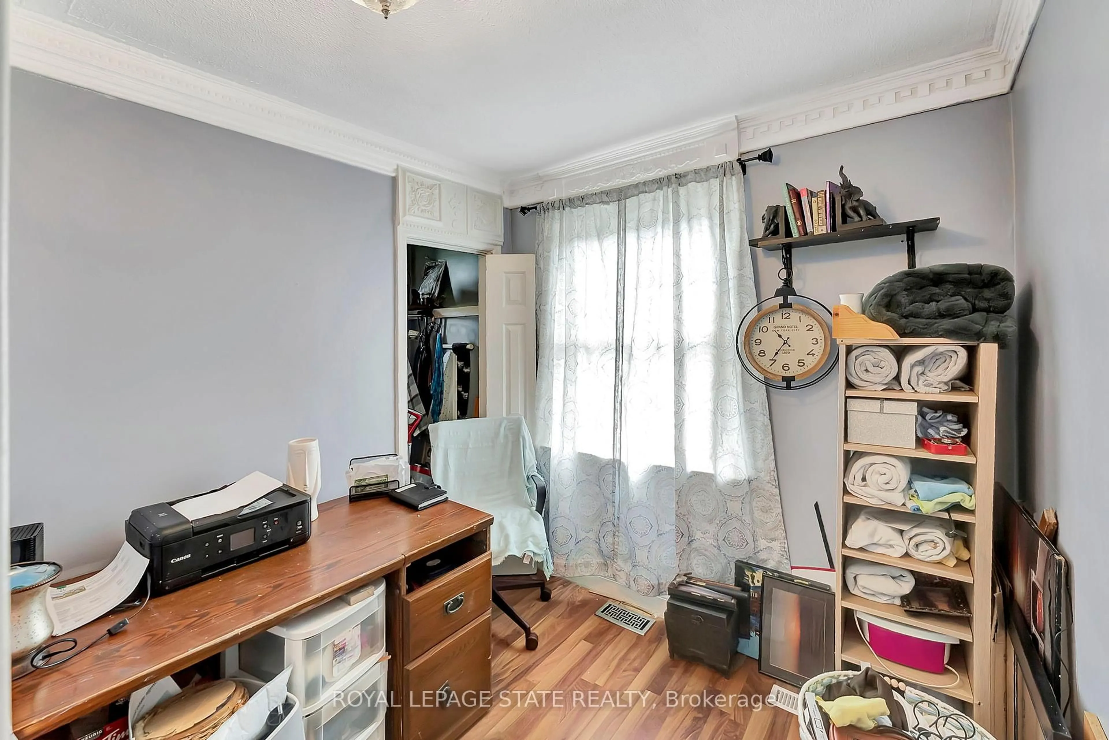 A pic of a room for 158 East 26th St, Hamilton Ontario L8V 3C6