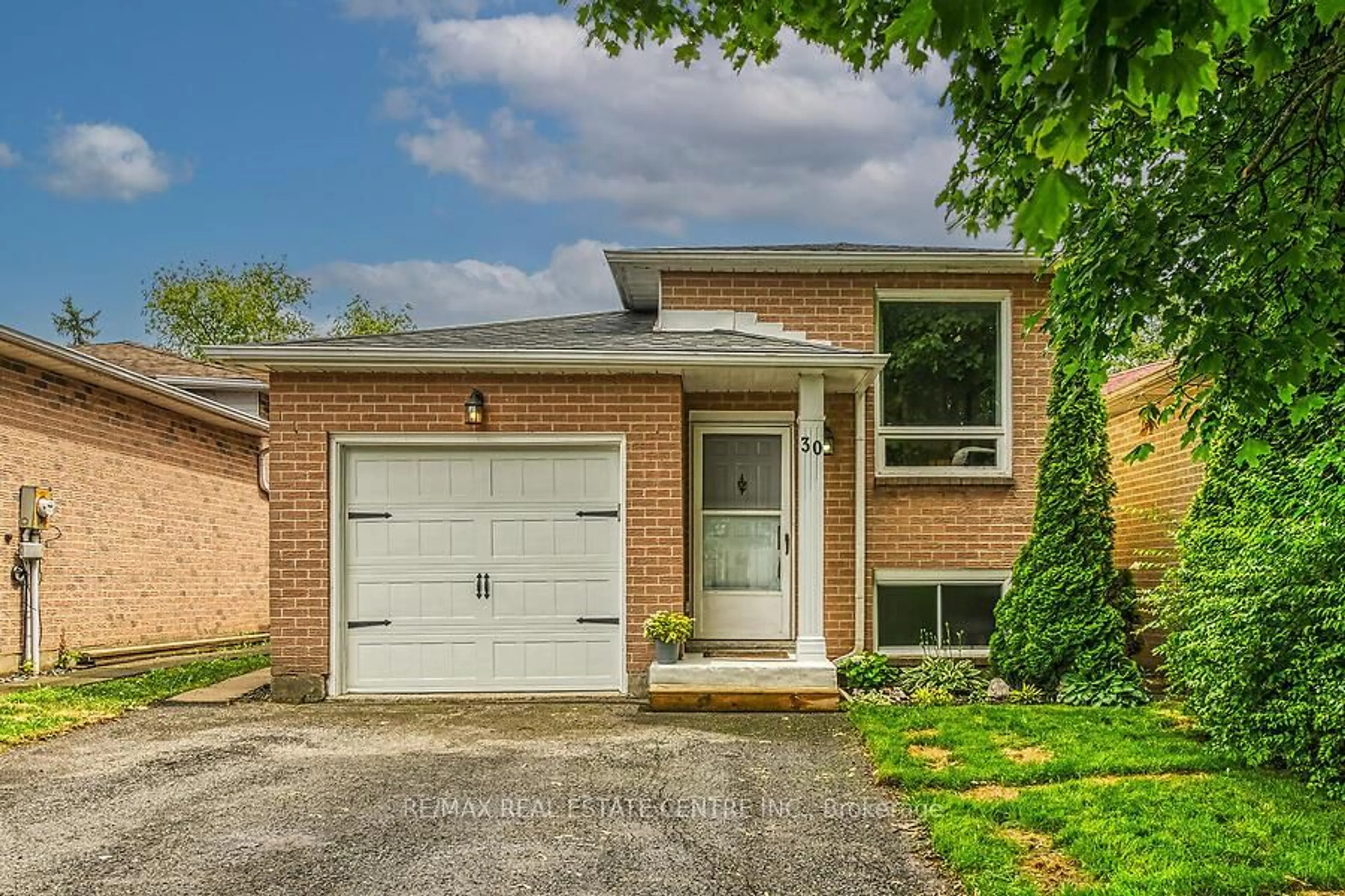 Home with brick exterior material, street for 30 Lampman Cres, Thorold Ontario L2V 4K7