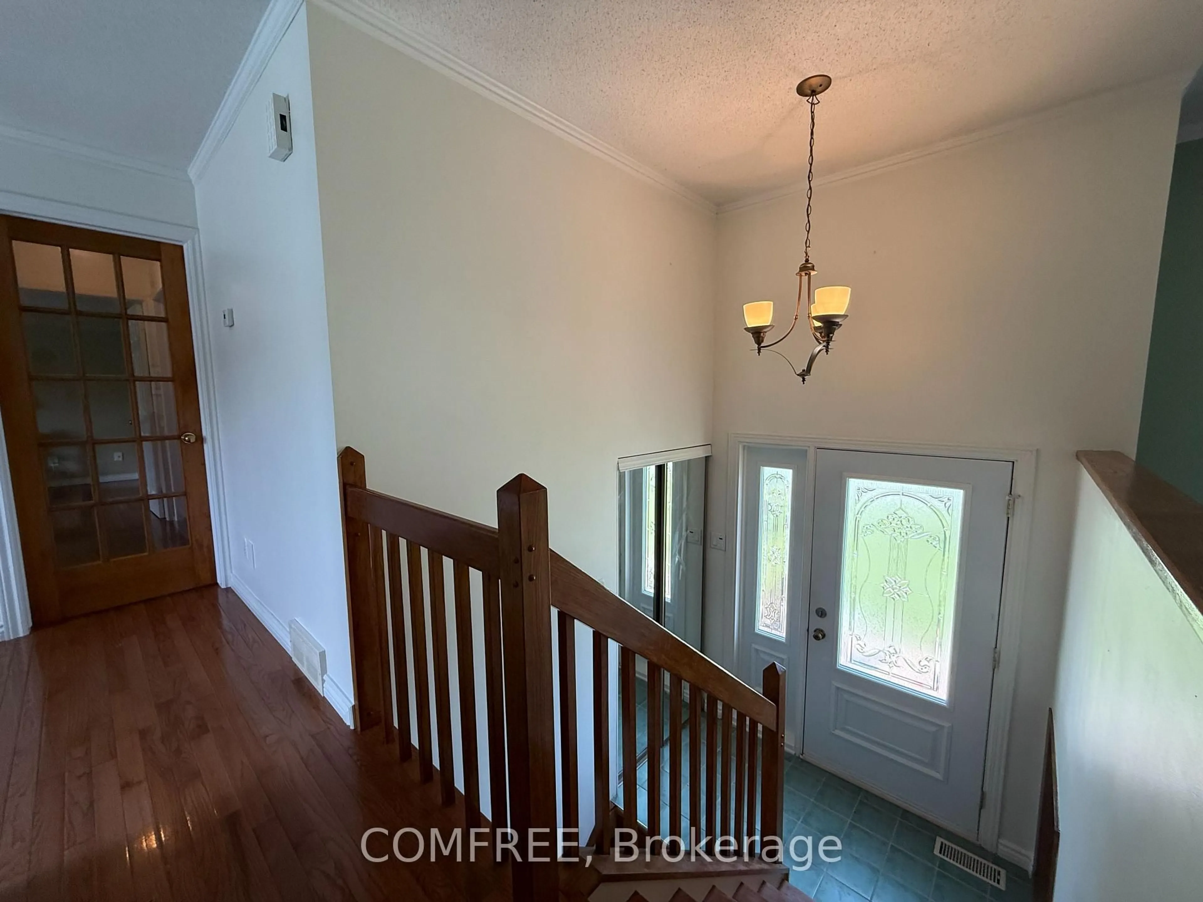Indoor entryway for 64 Menard St, Russell Ontario K0A 1W1
