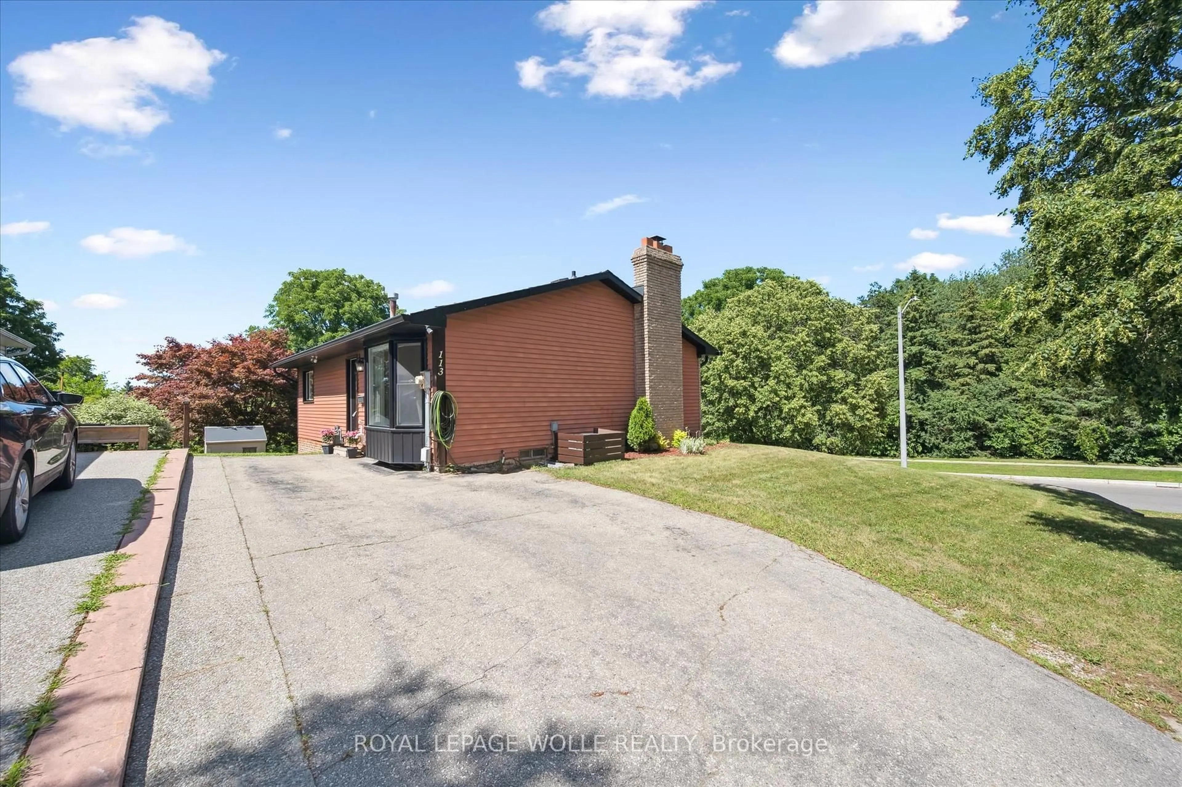 A pic from outside/outdoor area/front of a property/back of a property/a pic from drone, unknown for 113 Matthew St, Kitchener Ontario N2B 3J9