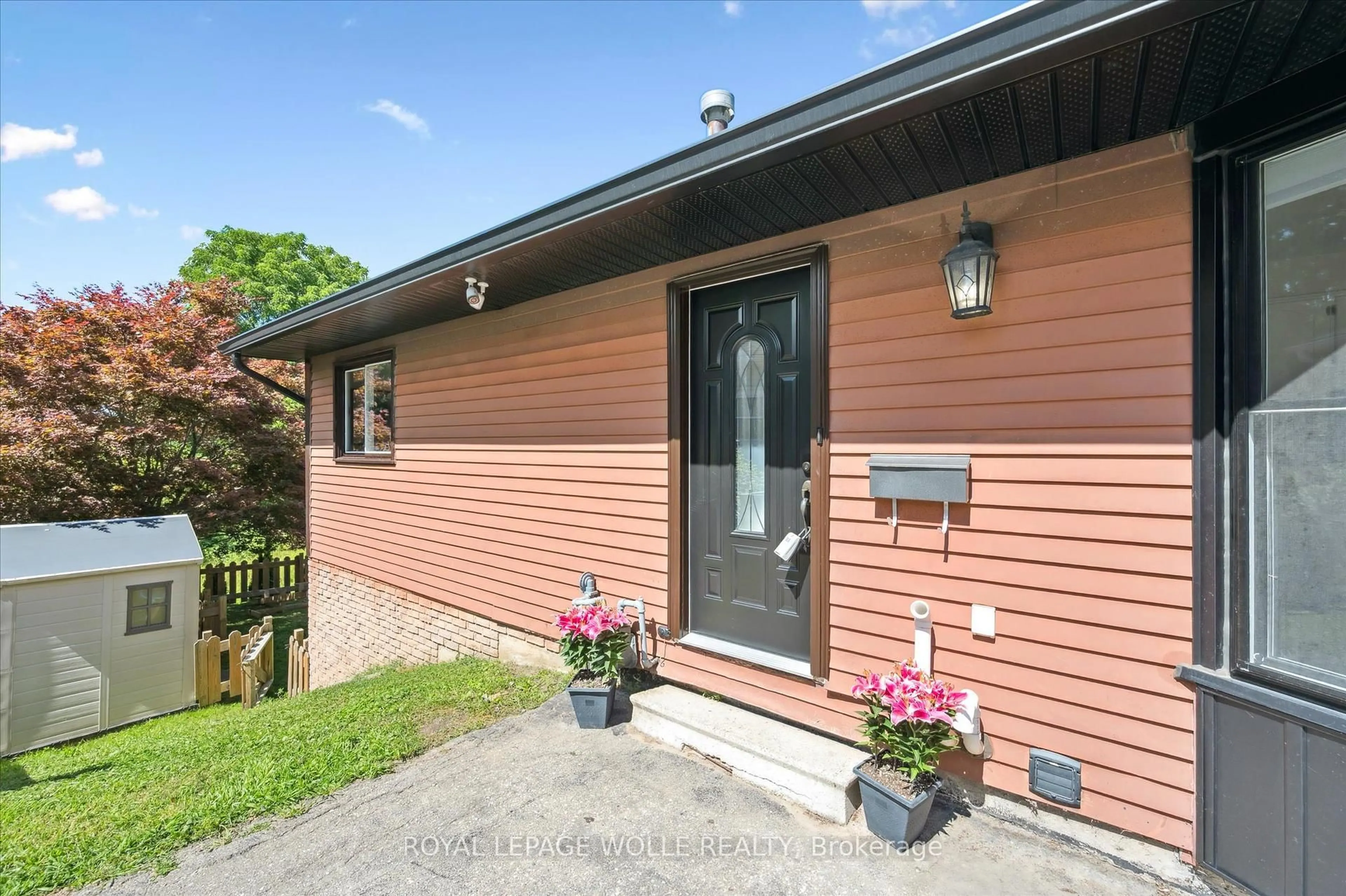 Unknown for 113 Matthew St, Kitchener Ontario N2B 3J9