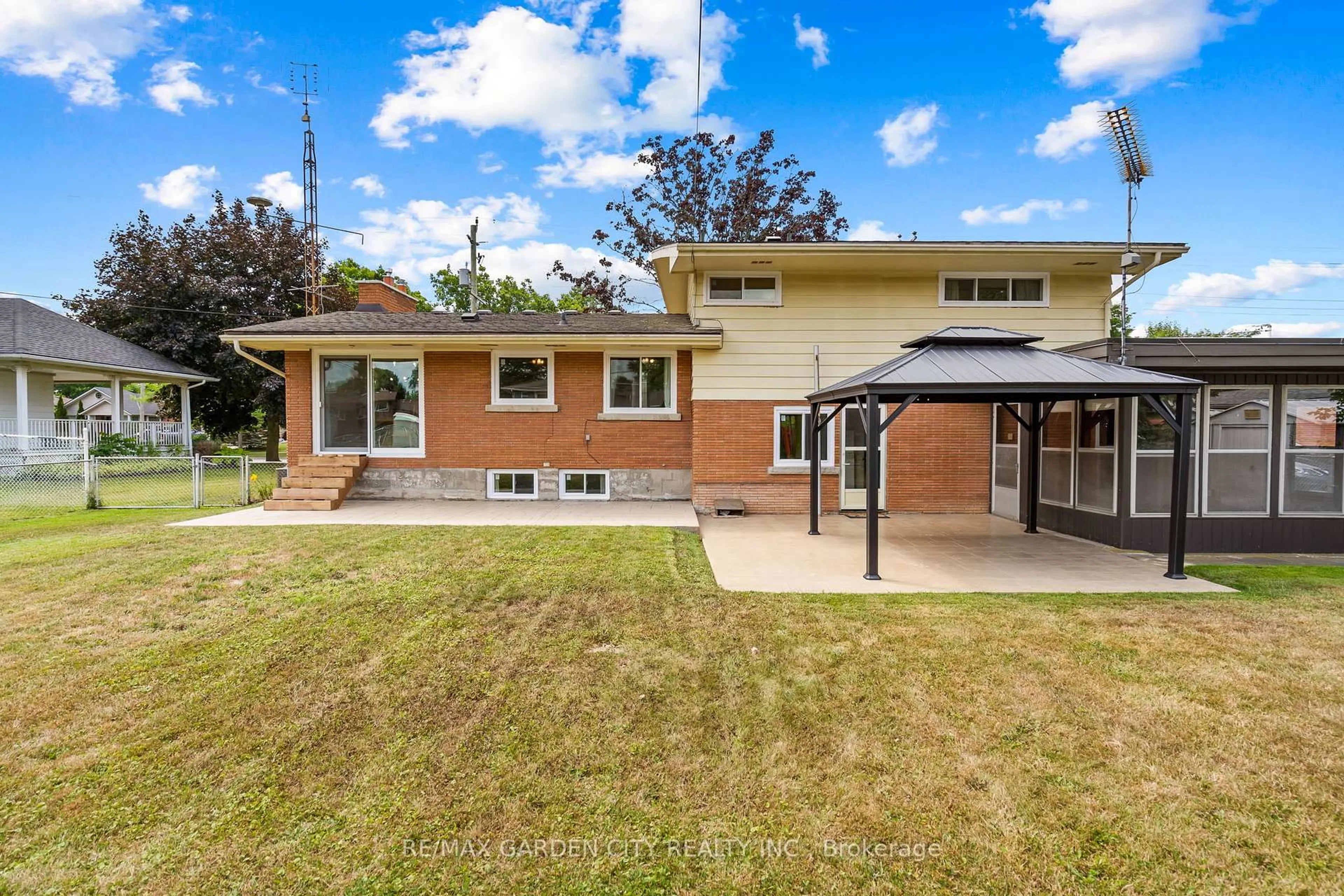 Unknown for 464 Fitch St, Welland Ontario L3C 4W9